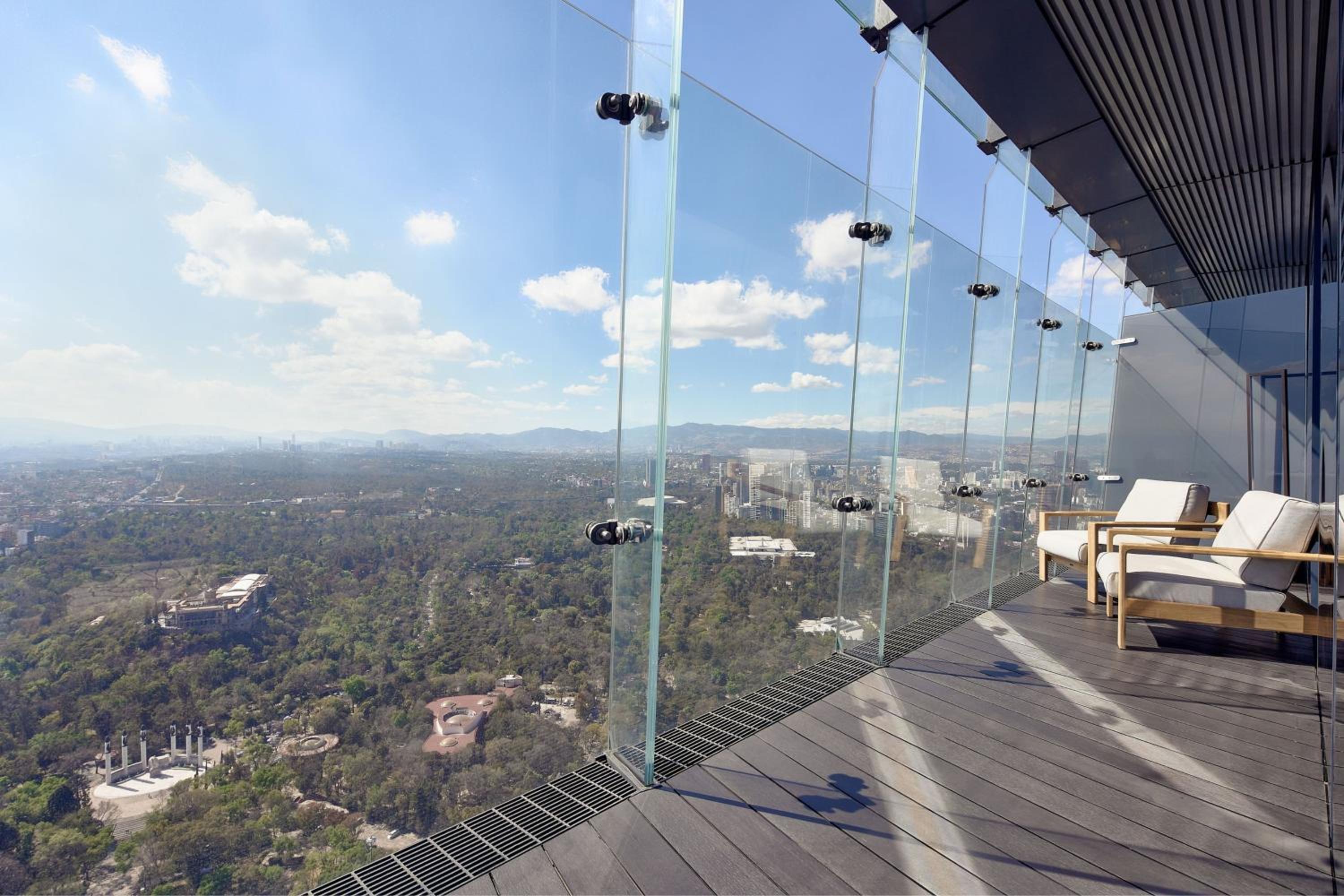 The Ritz-Carlton King Suite - Club Lounge Access