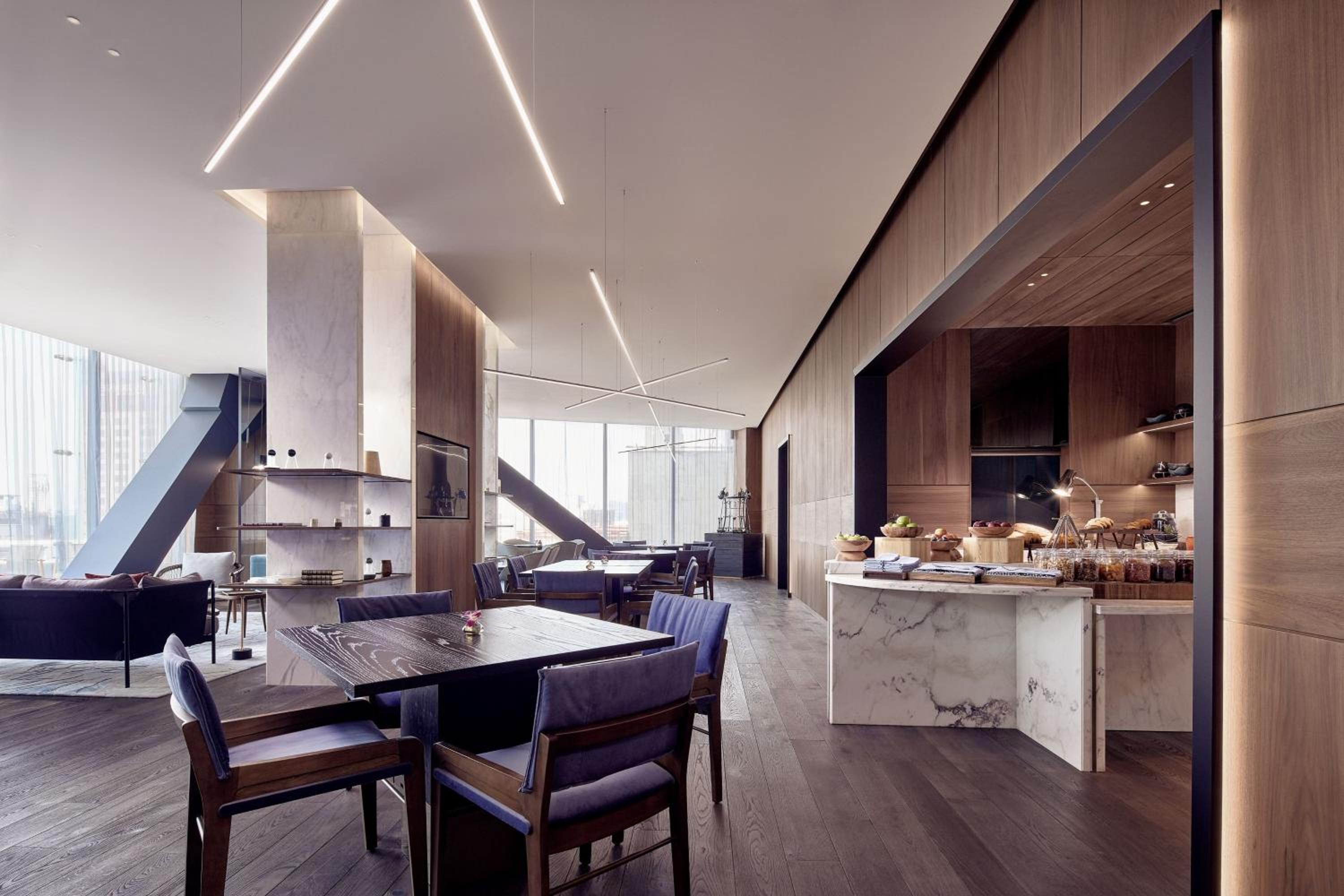 Deluxe King Room with Park View - Club Lounge Access
