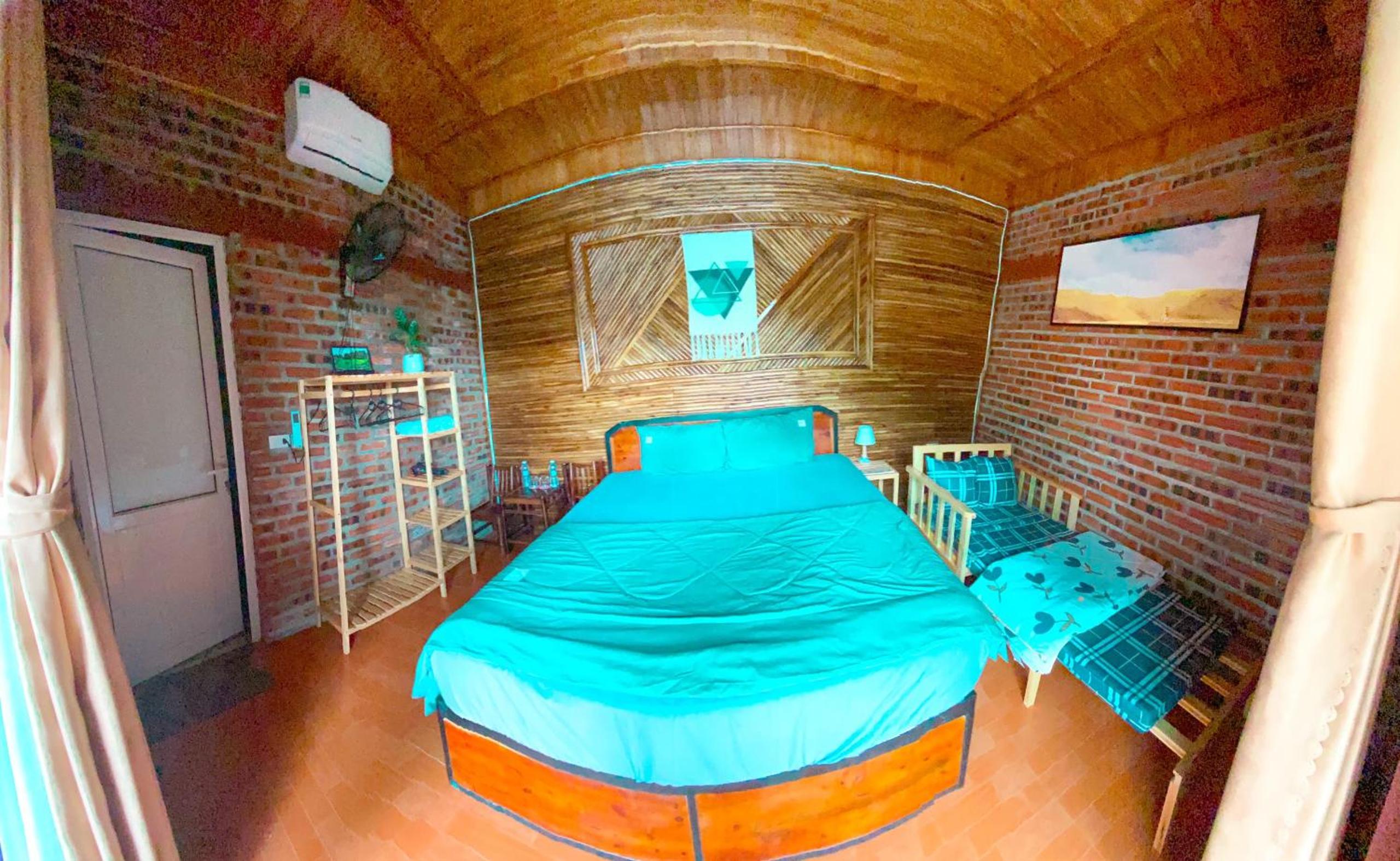 King Room with Pool View photo 2