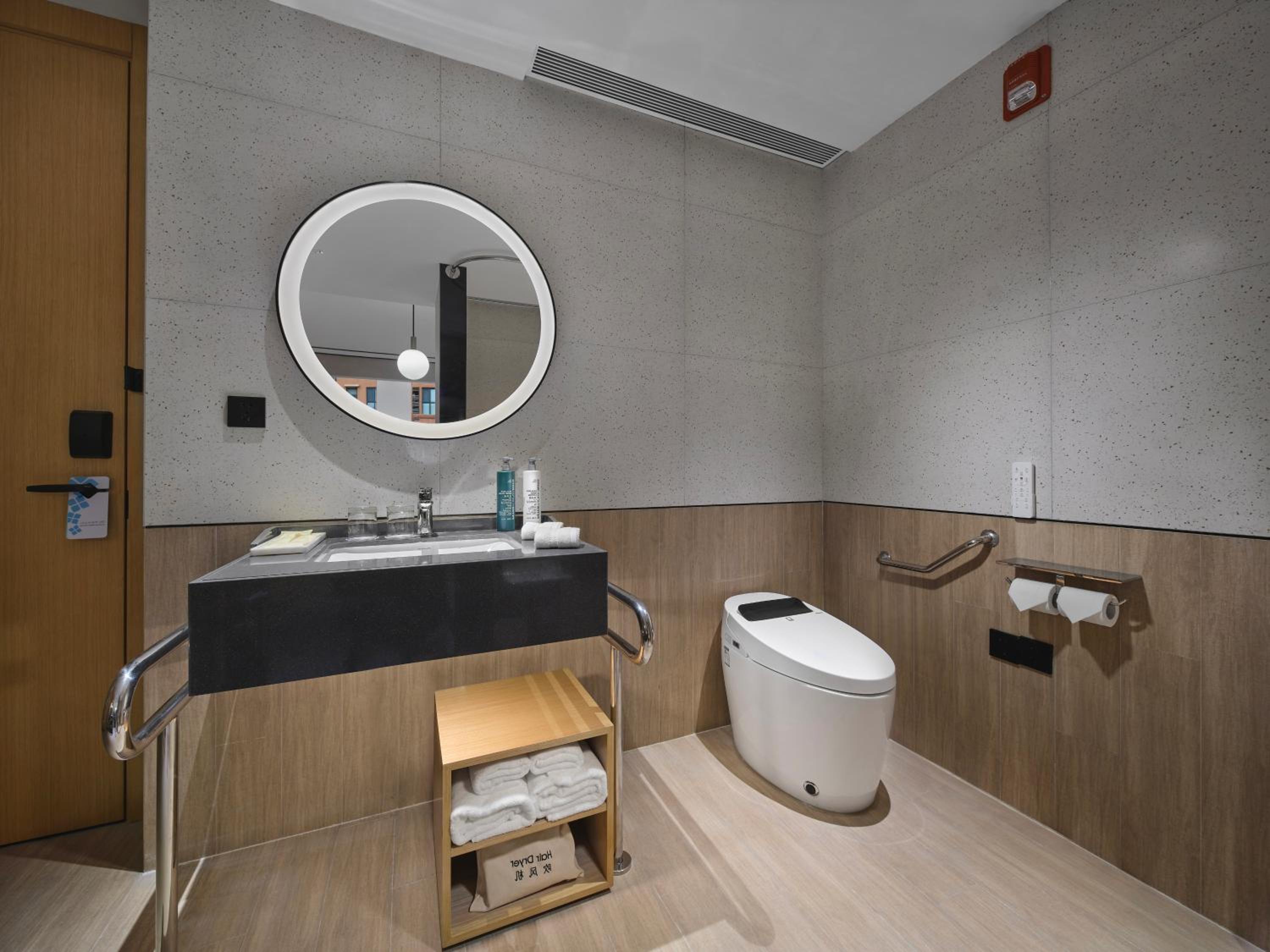 Double Room - Disability Access photo 3