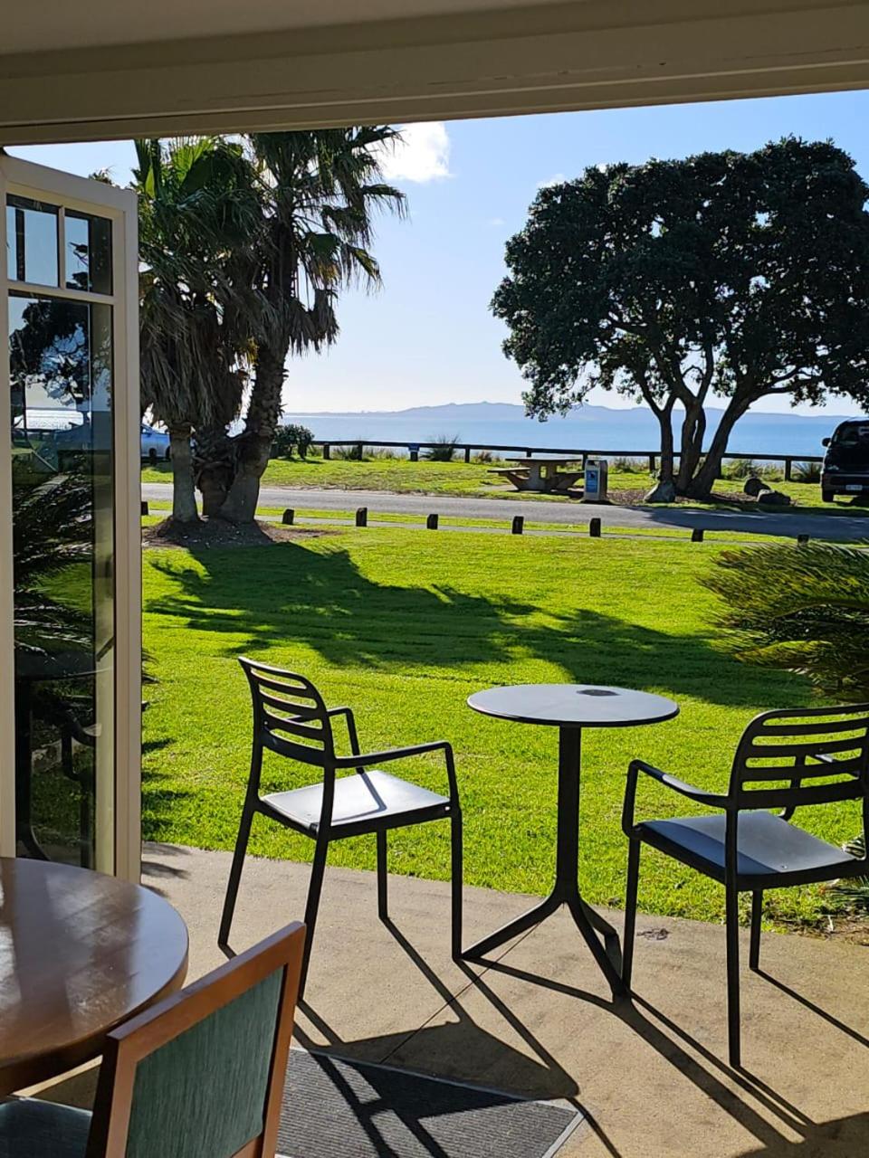 Superior One-Bedroom Apartment - Beachfront - Photo 14