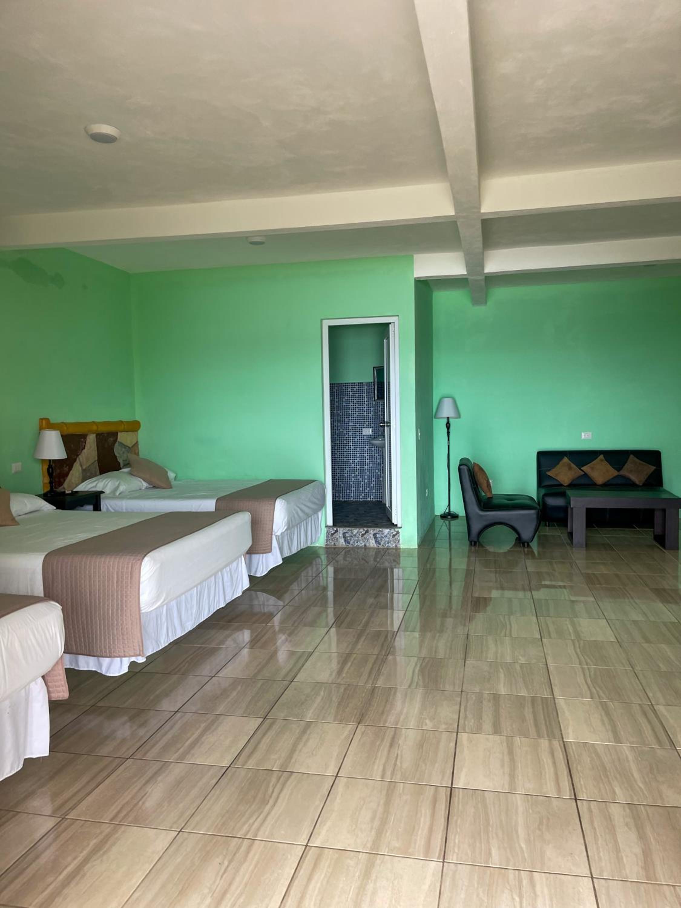 Deluxe Quadruple Room photo 3