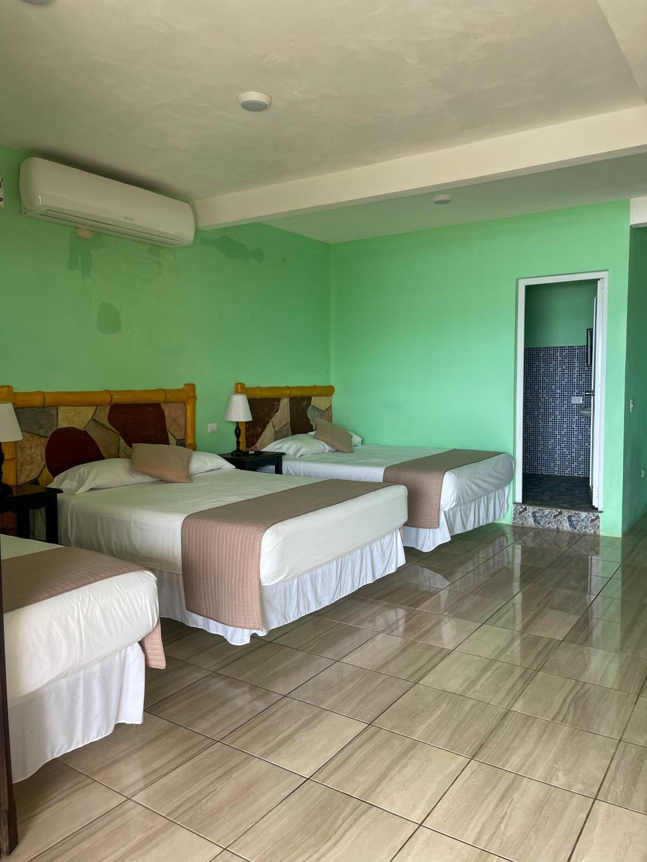 Deluxe Quadruple Room photo 2