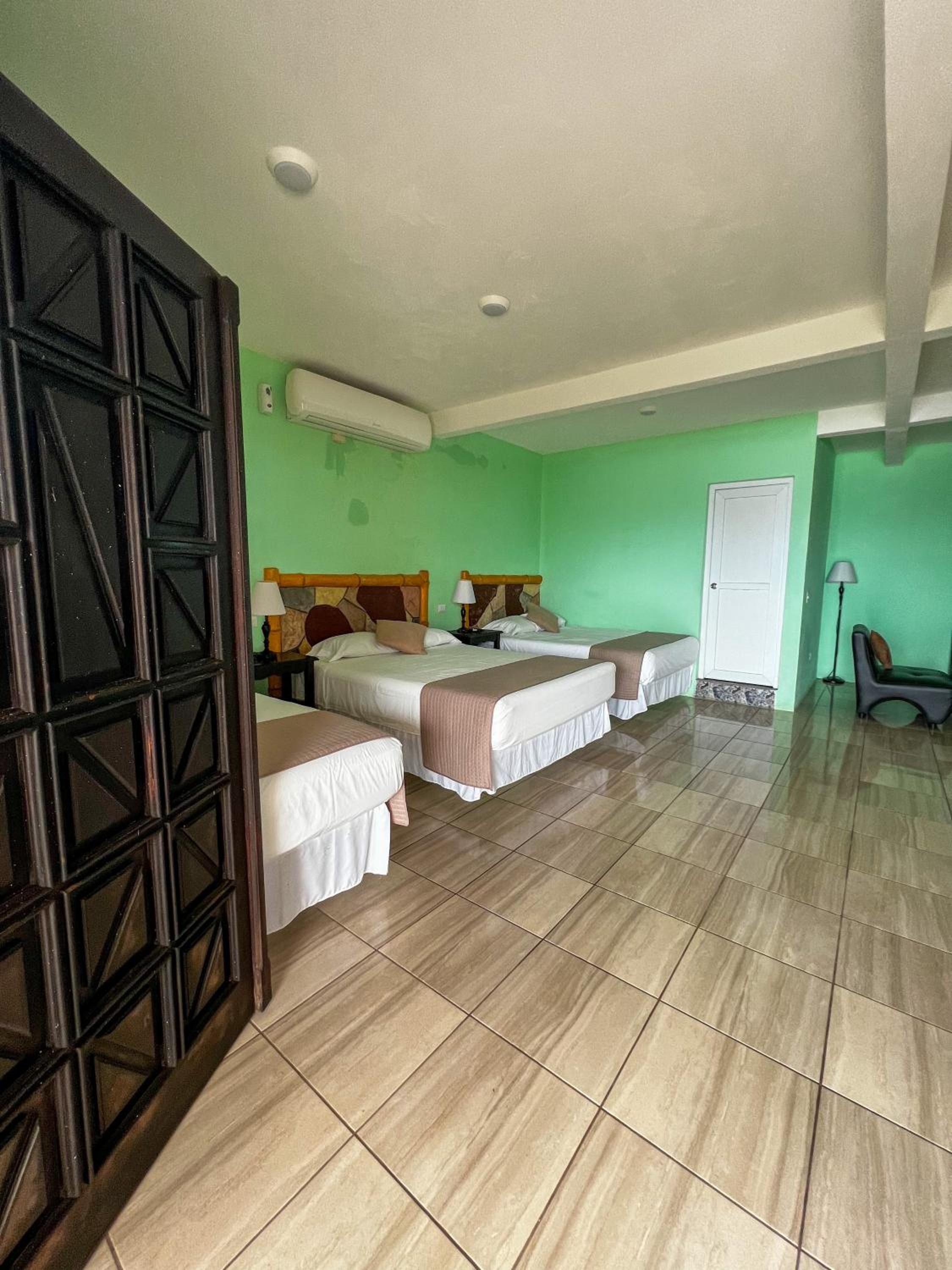 Quadruple Room with Sea View photo 2