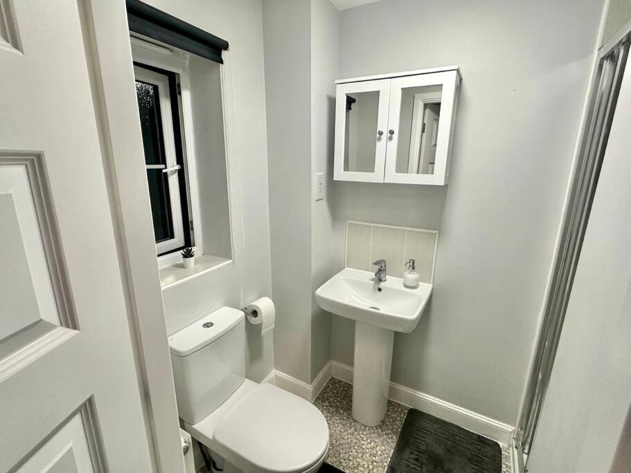 Three-Bedroom House photo 3