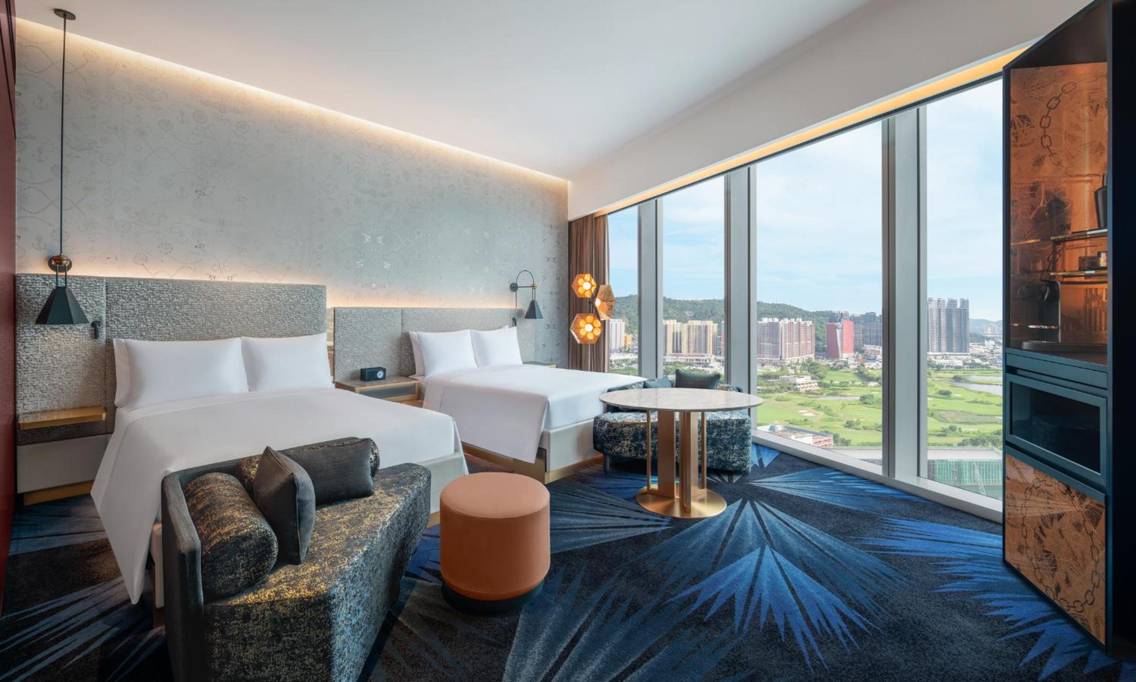 Double Room with Two Double Beds and City View - Photo 1