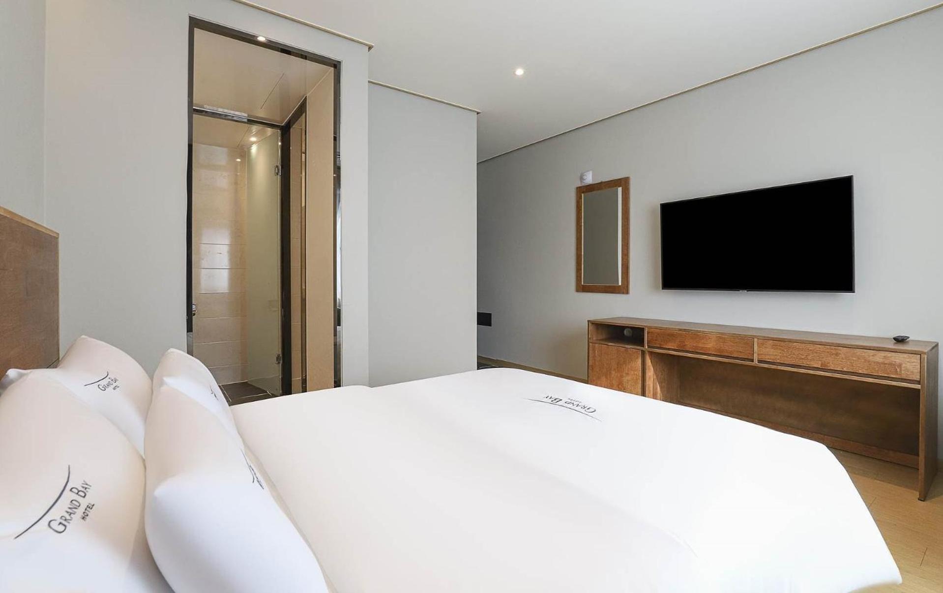 Standard Double Room - Photo 8