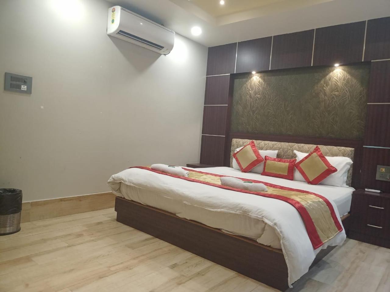 Superior King Room photo 2