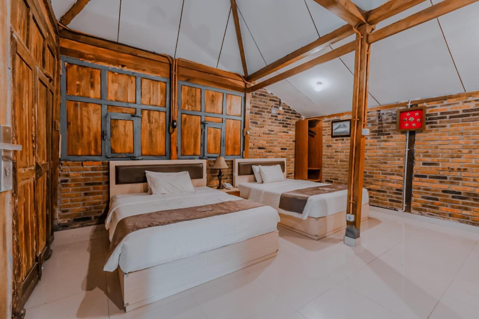 Double or Twin Room with Bathroom