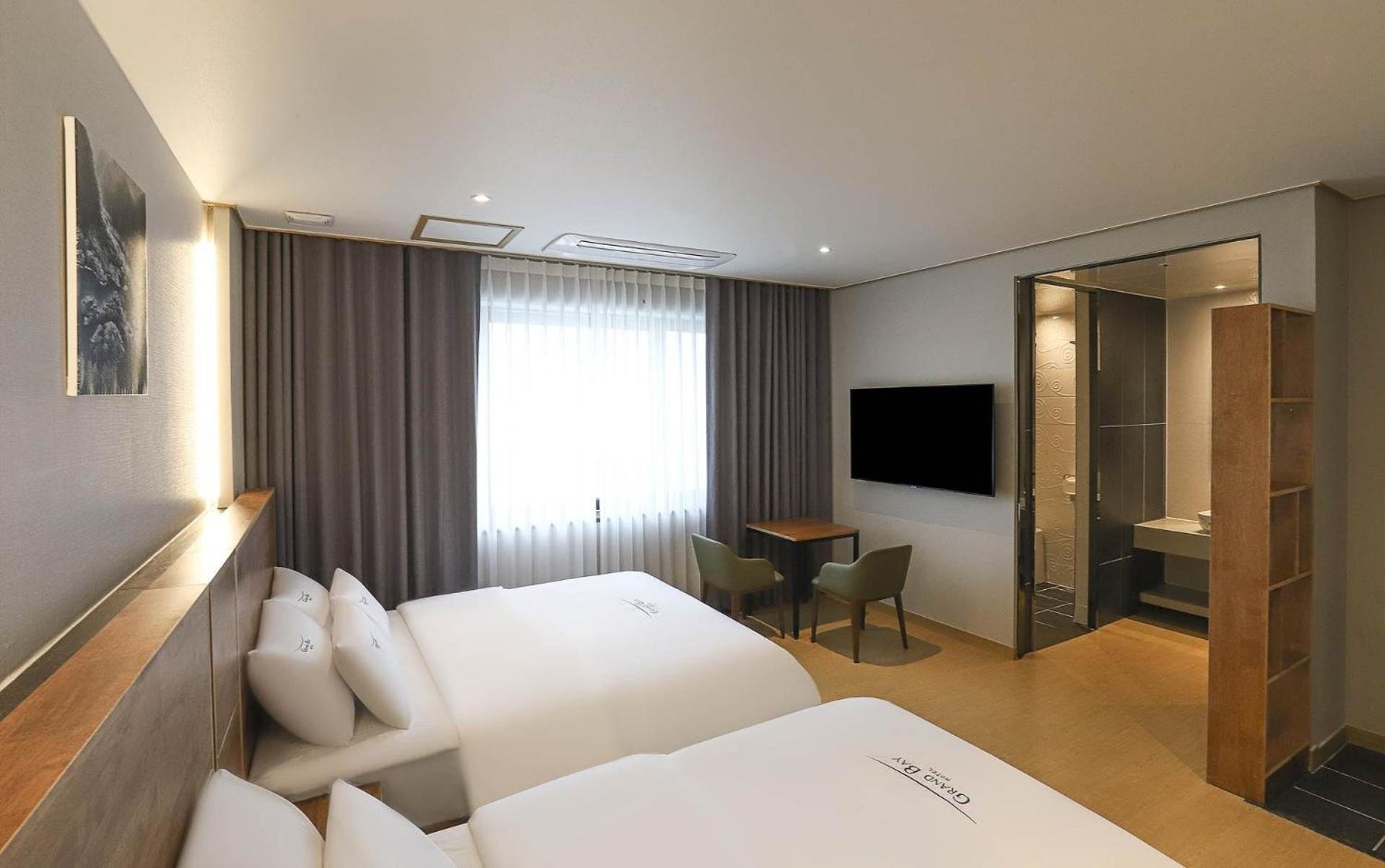 Twin Room - Photo 3