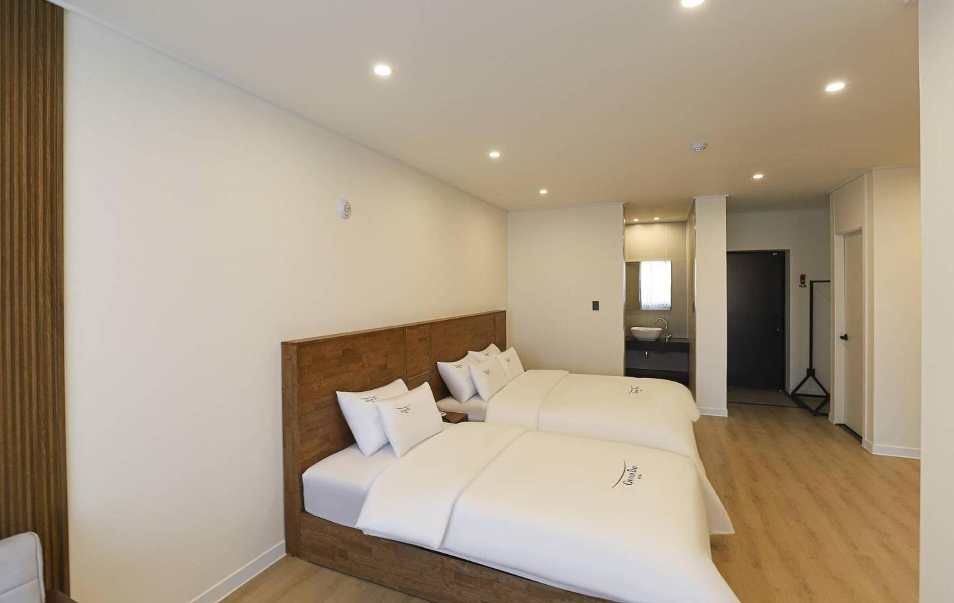 Superior Suite - Photo 2