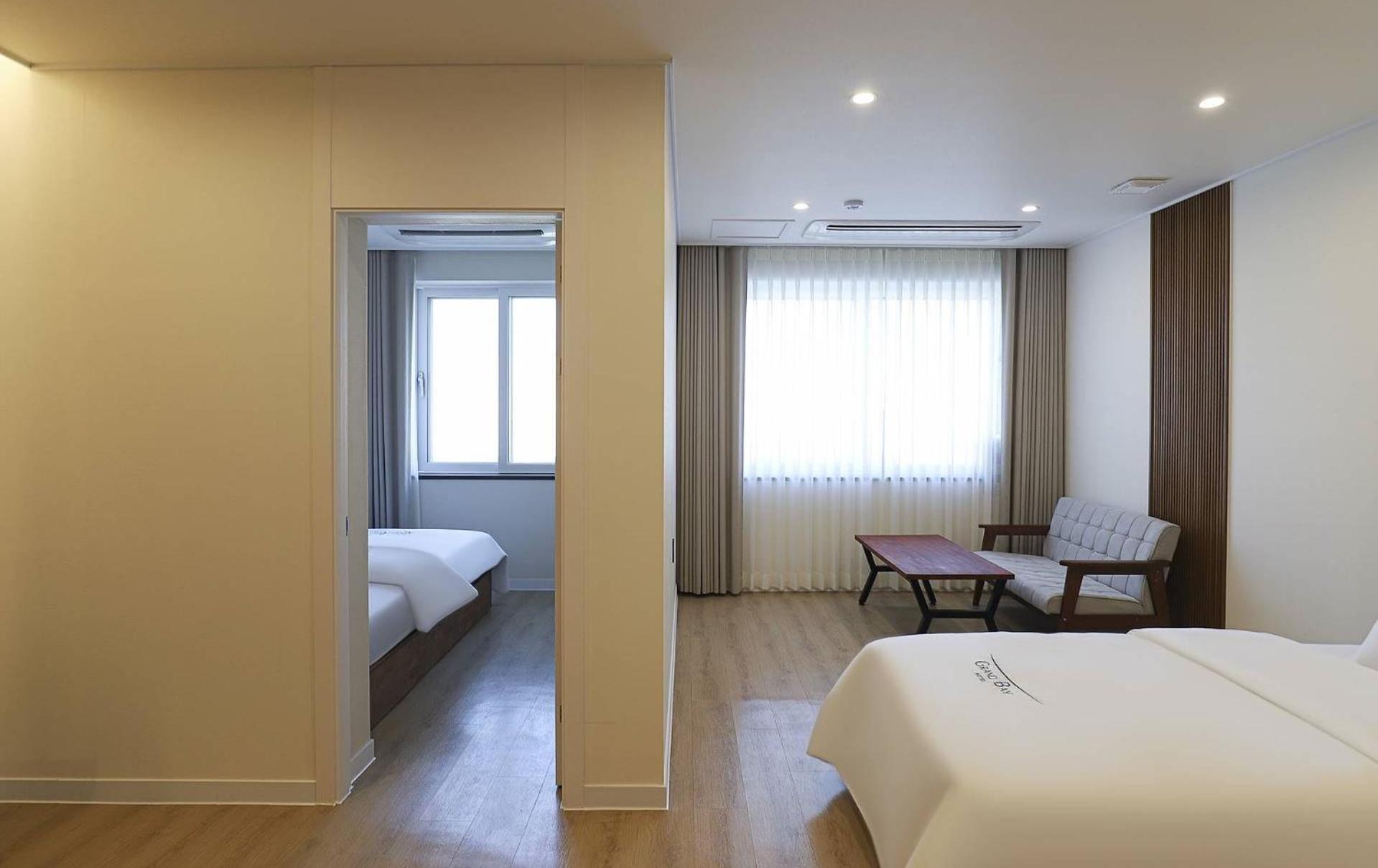 Superior Suite - Photo 8