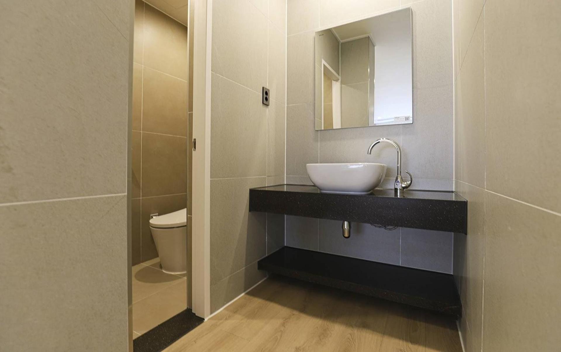 Superior Suite - Photo 7