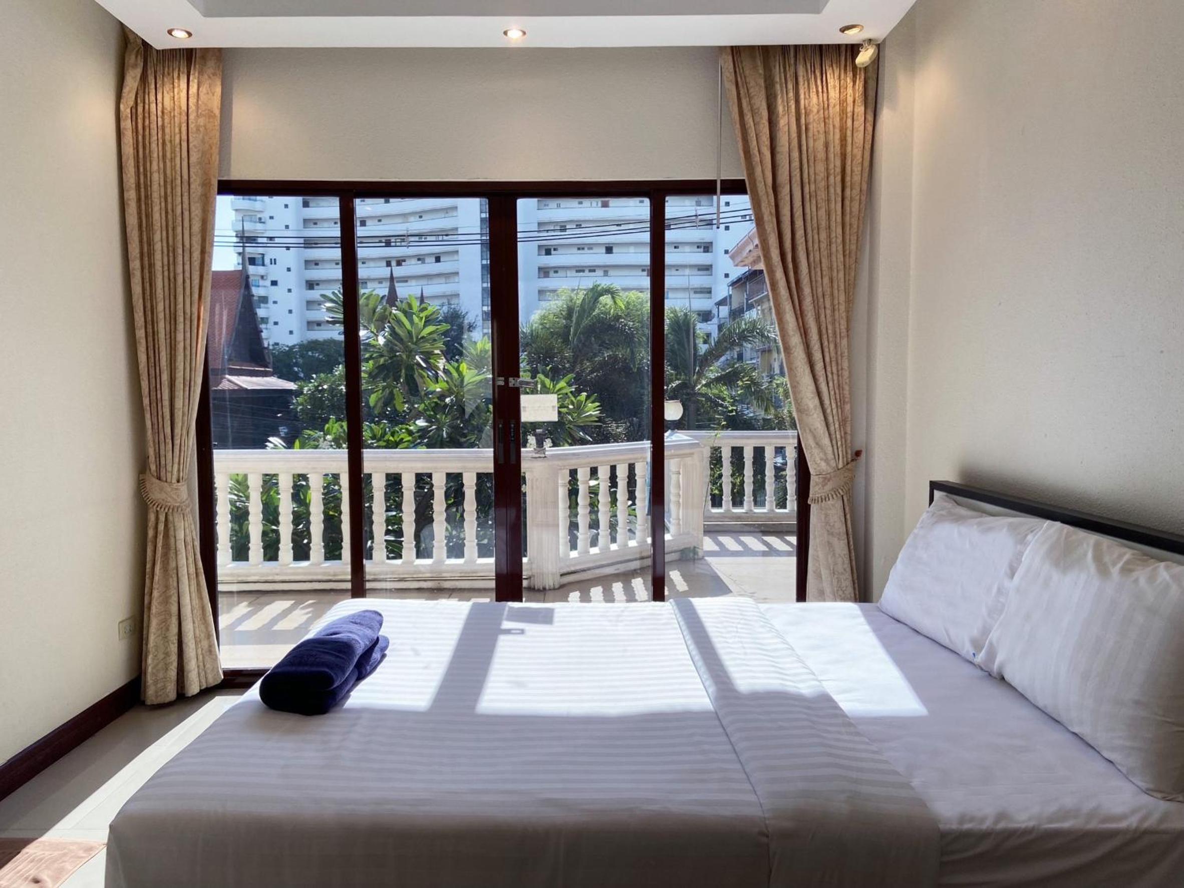 Three-Bedroom Villa - Photo 11