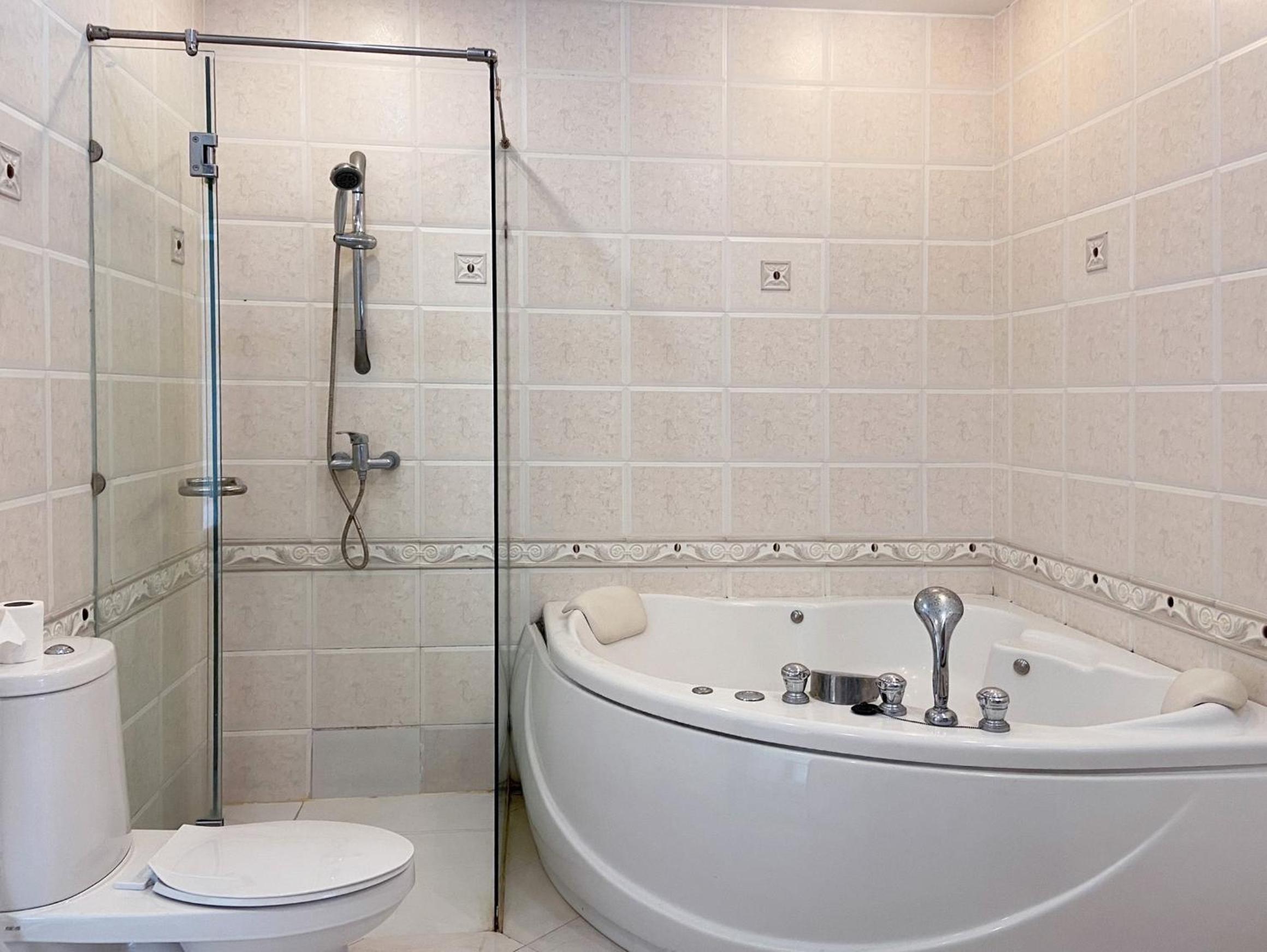 Three-Bedroom Villa - Photo 8