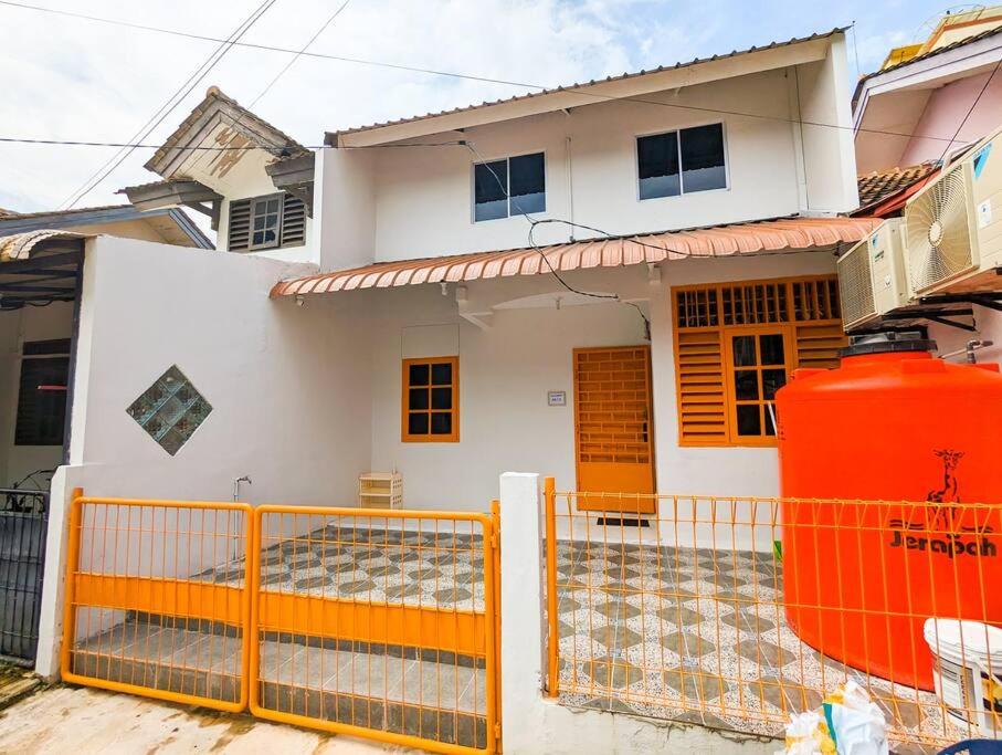 Three-Bedroom House photo 3