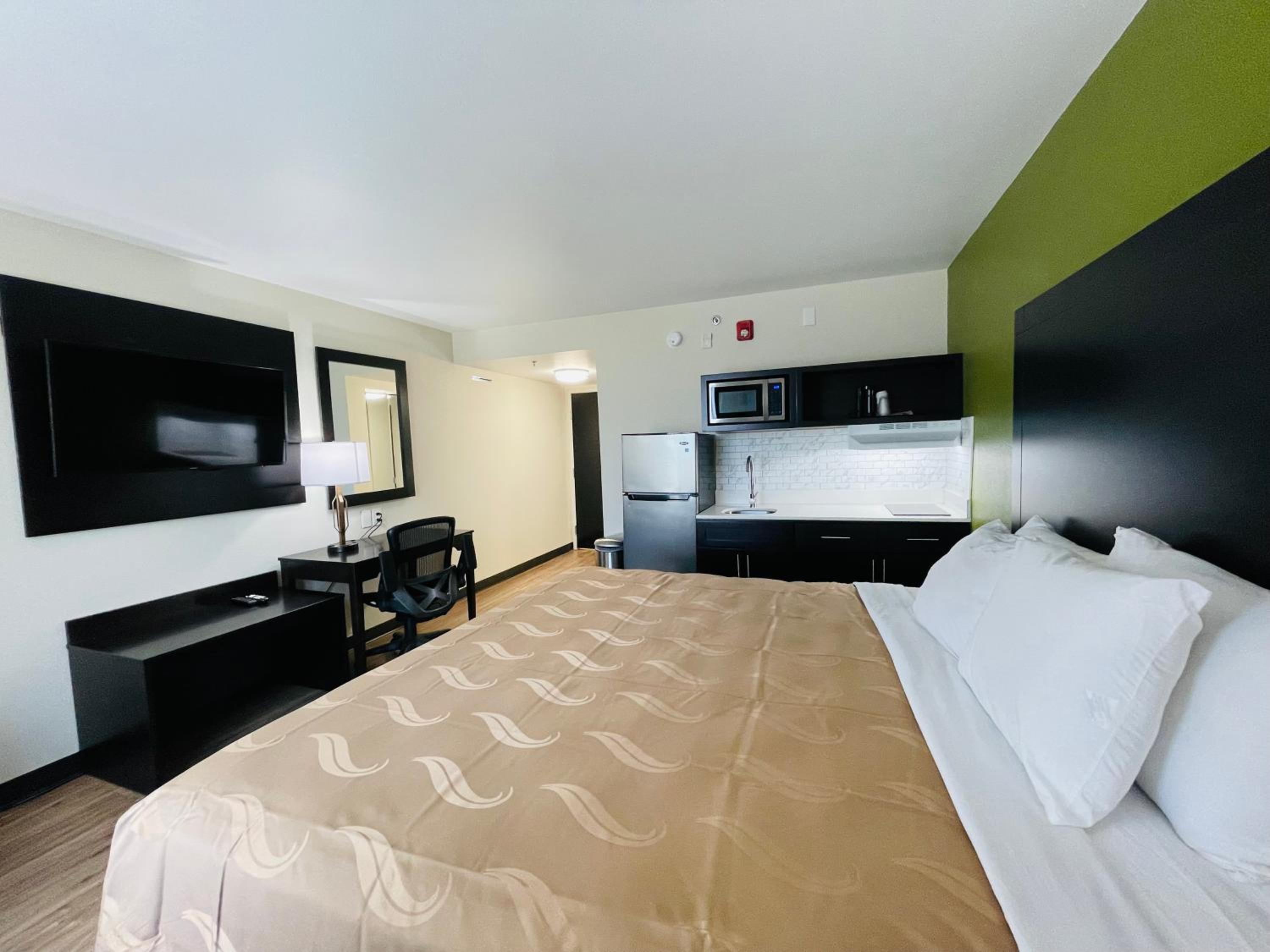 Superior Suite with Two Double Beds - Non Smoking - Photo 2
