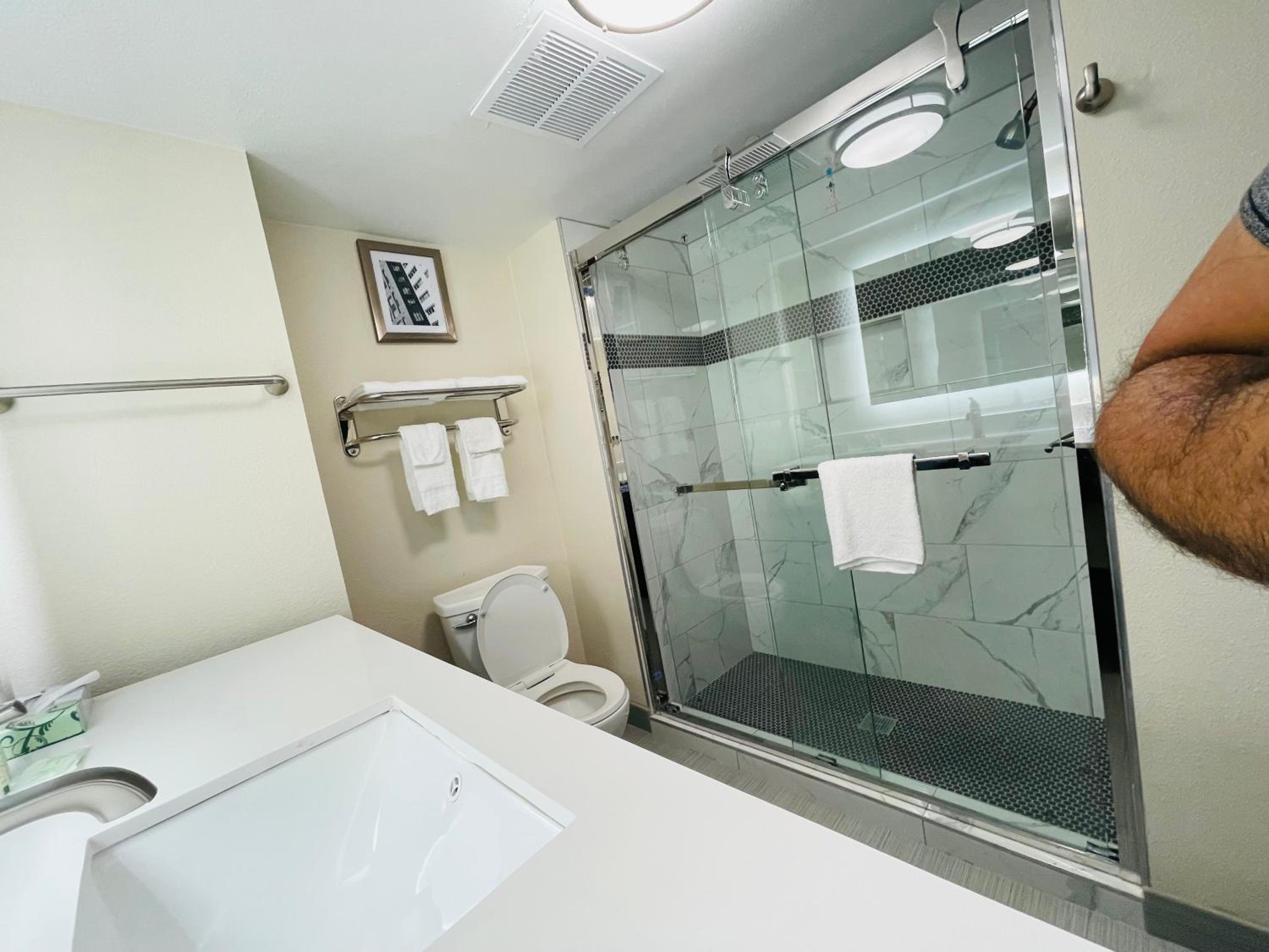 Superior Suite with Two Double Beds - Non Smoking - Photo 3