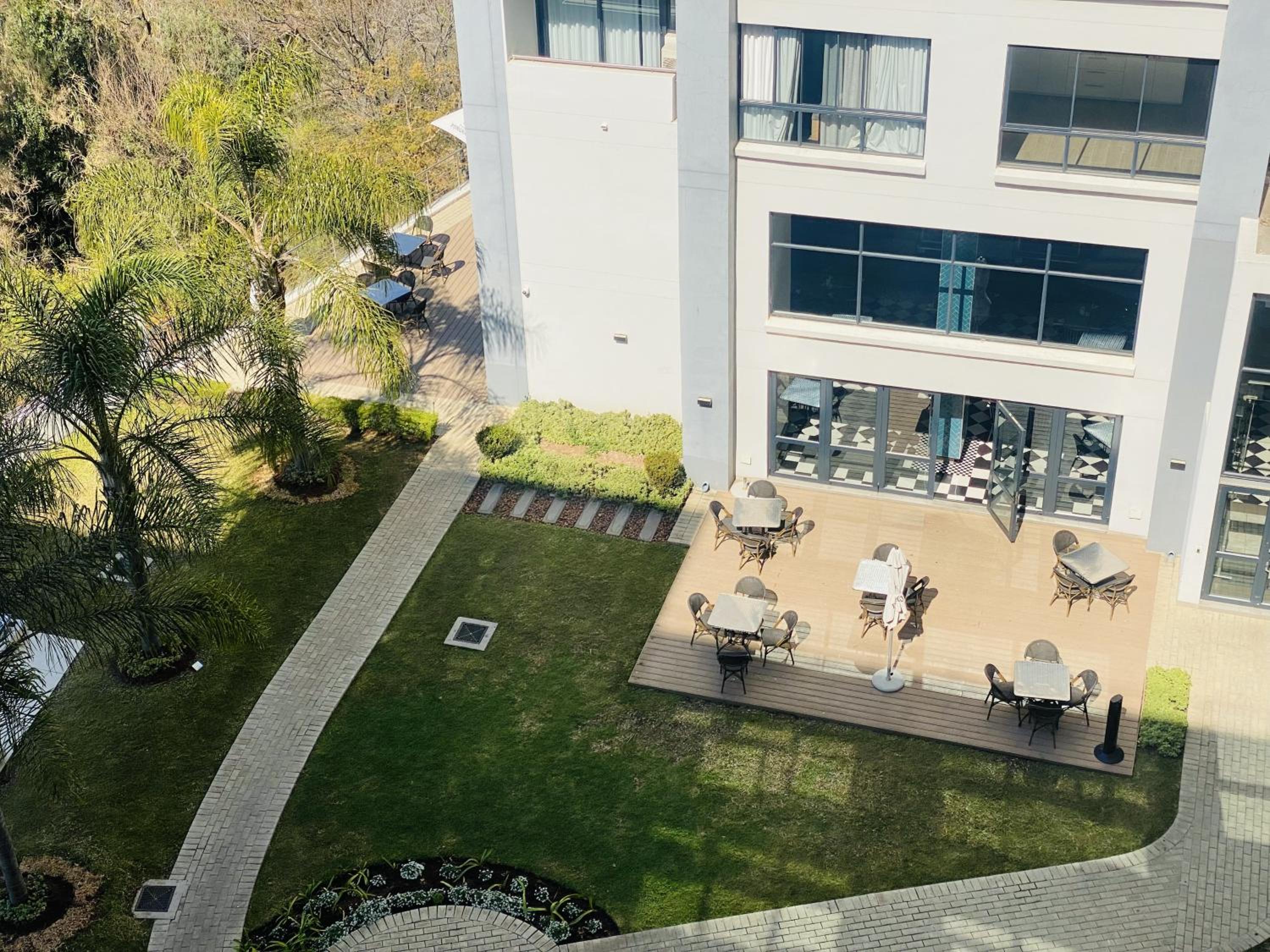 Apartment with Balcony photo 3