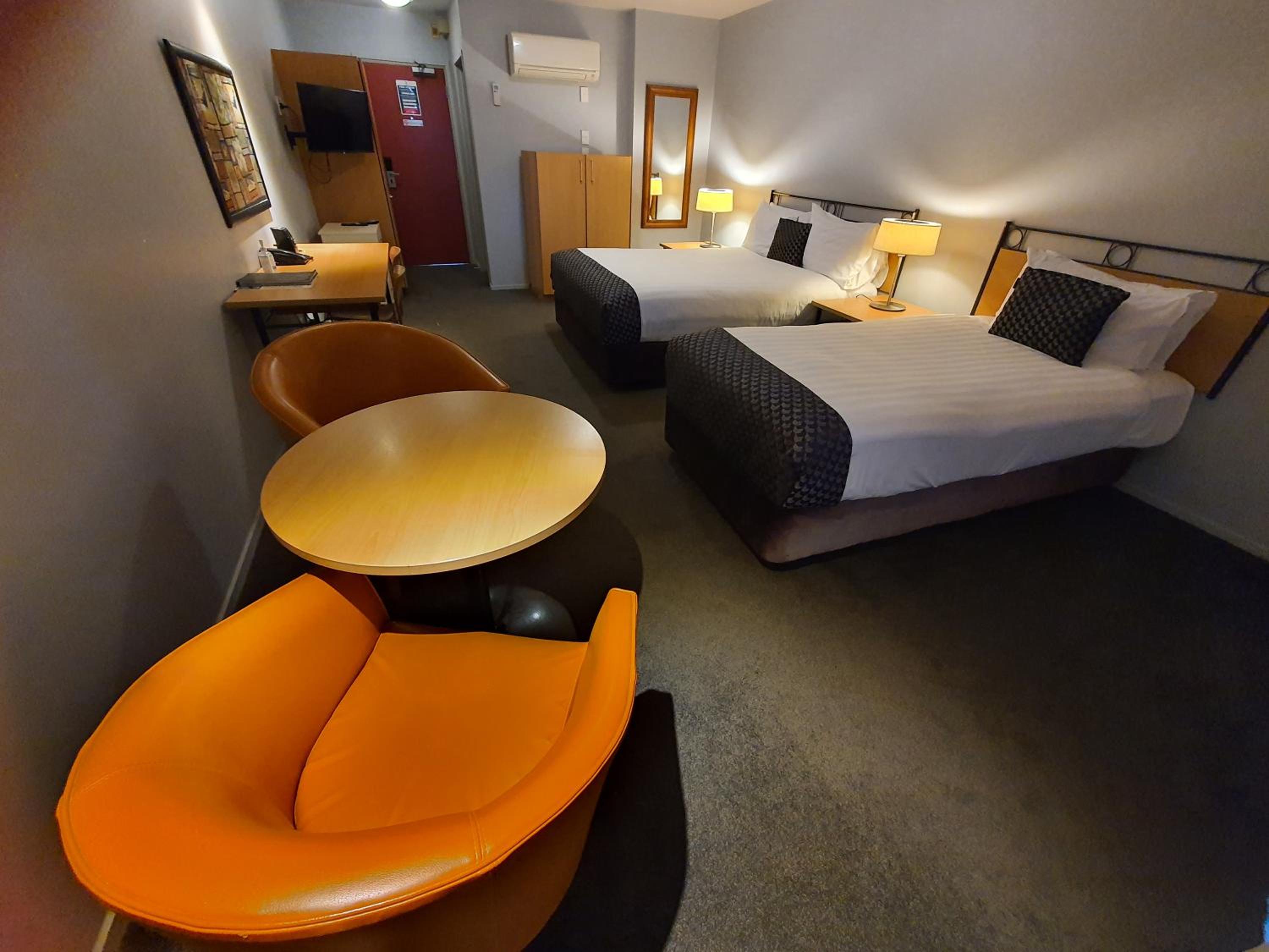 Available room thumbnail 6
