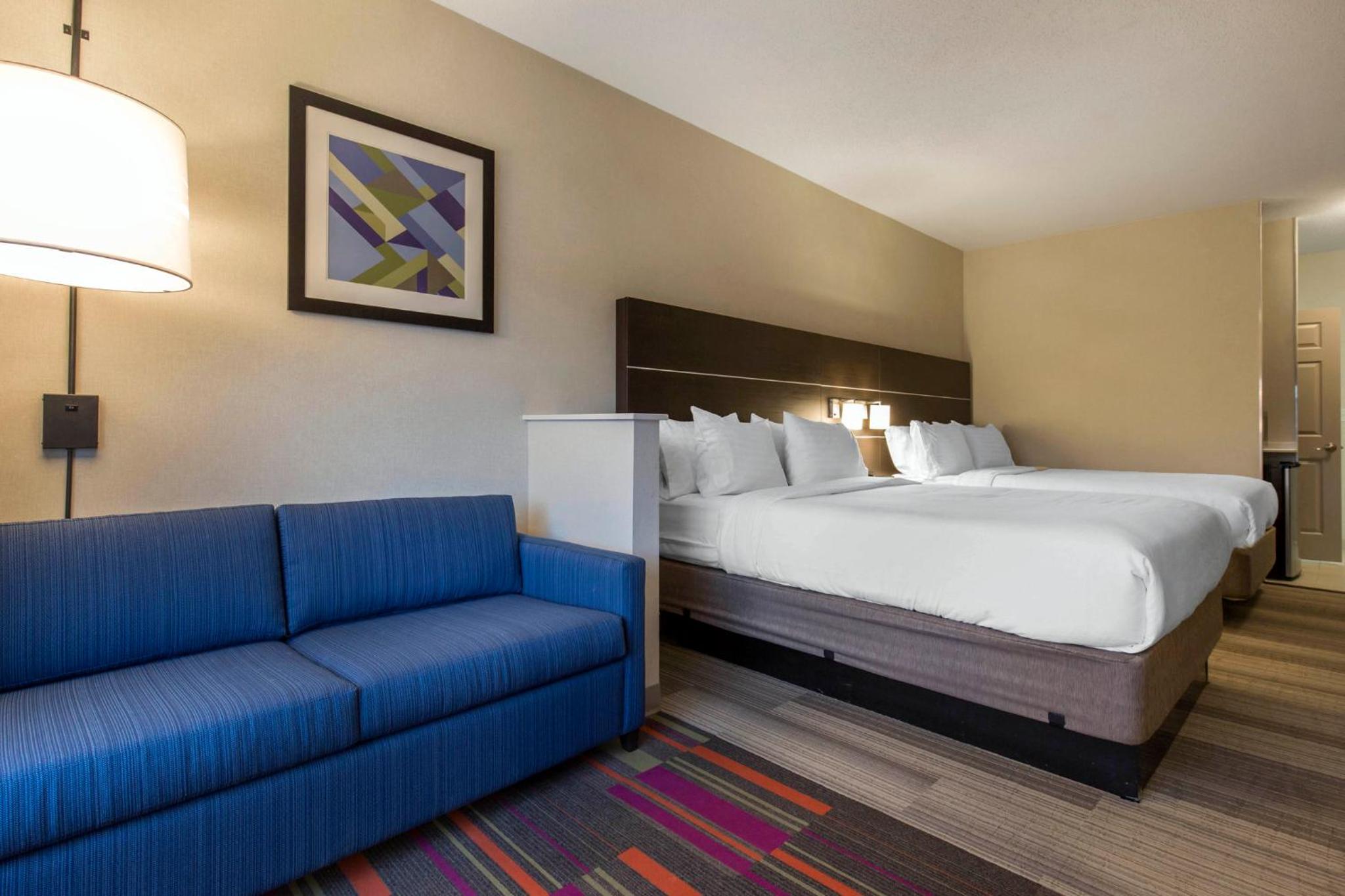 Queen Suite with Two Queen Beds - Photo 1