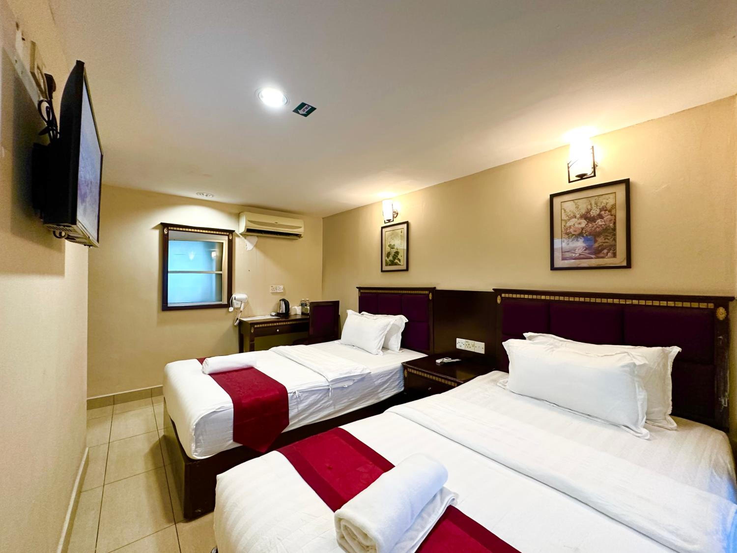 Twin Room with Private Bathroom