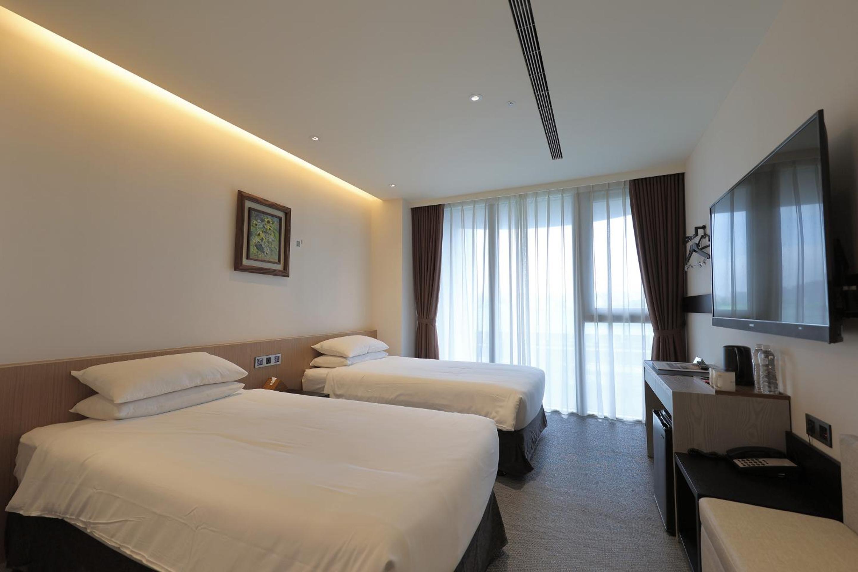 Standard Twin Room - Photo 4