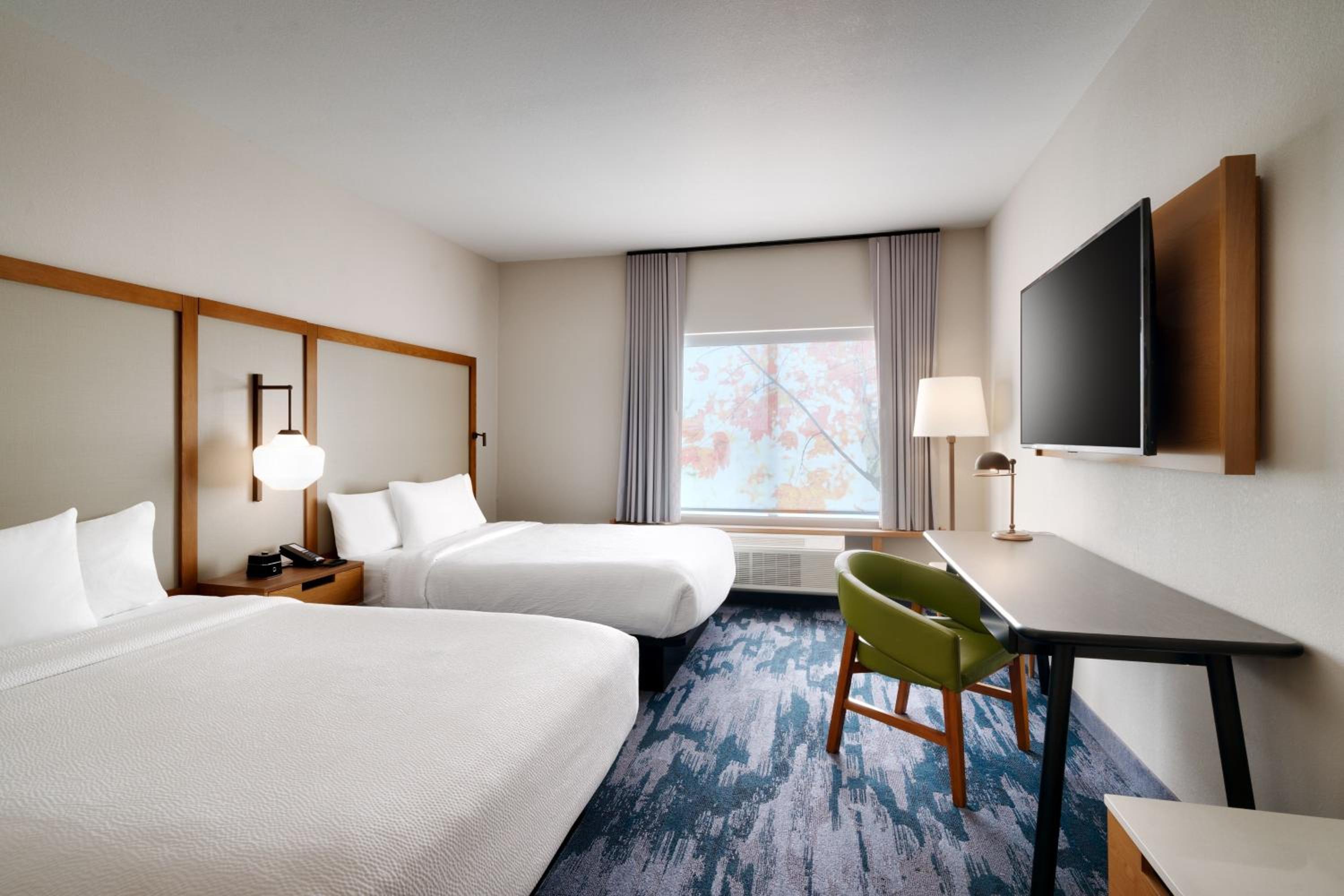 Guest room, Two Queen Beds - Photo 3
