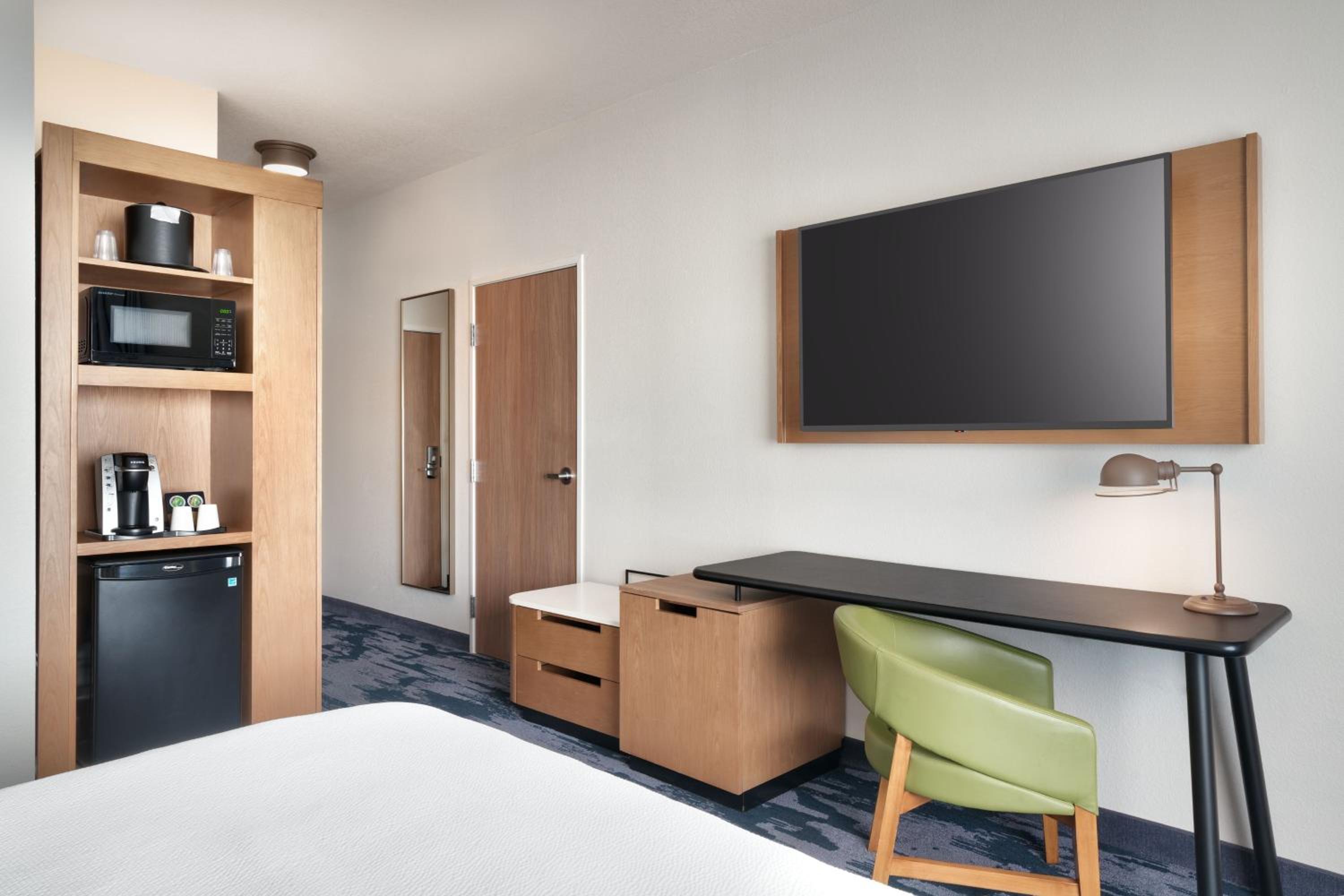 King Room - Non-Smoking - Photo 4