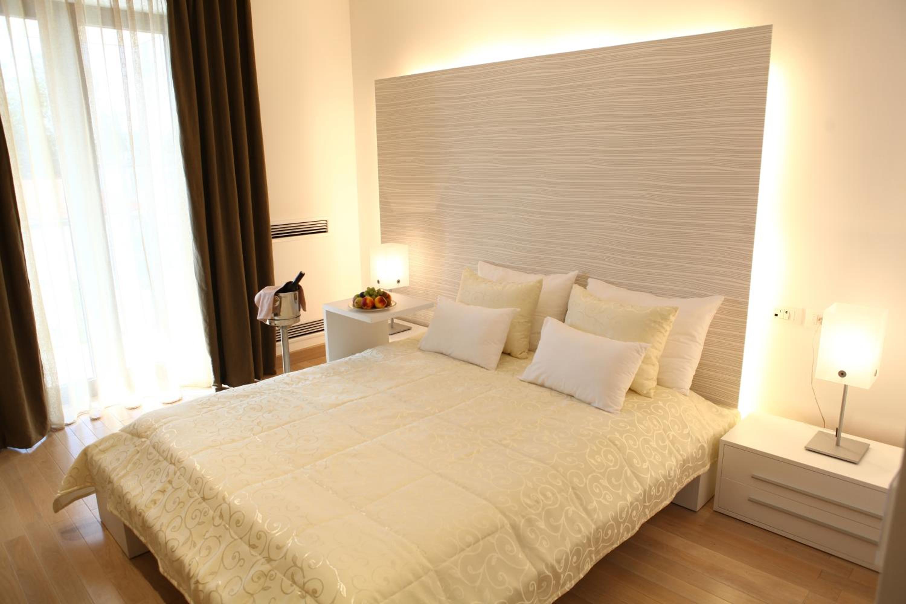 One-Bedroom Apartment with Balcony photo 1