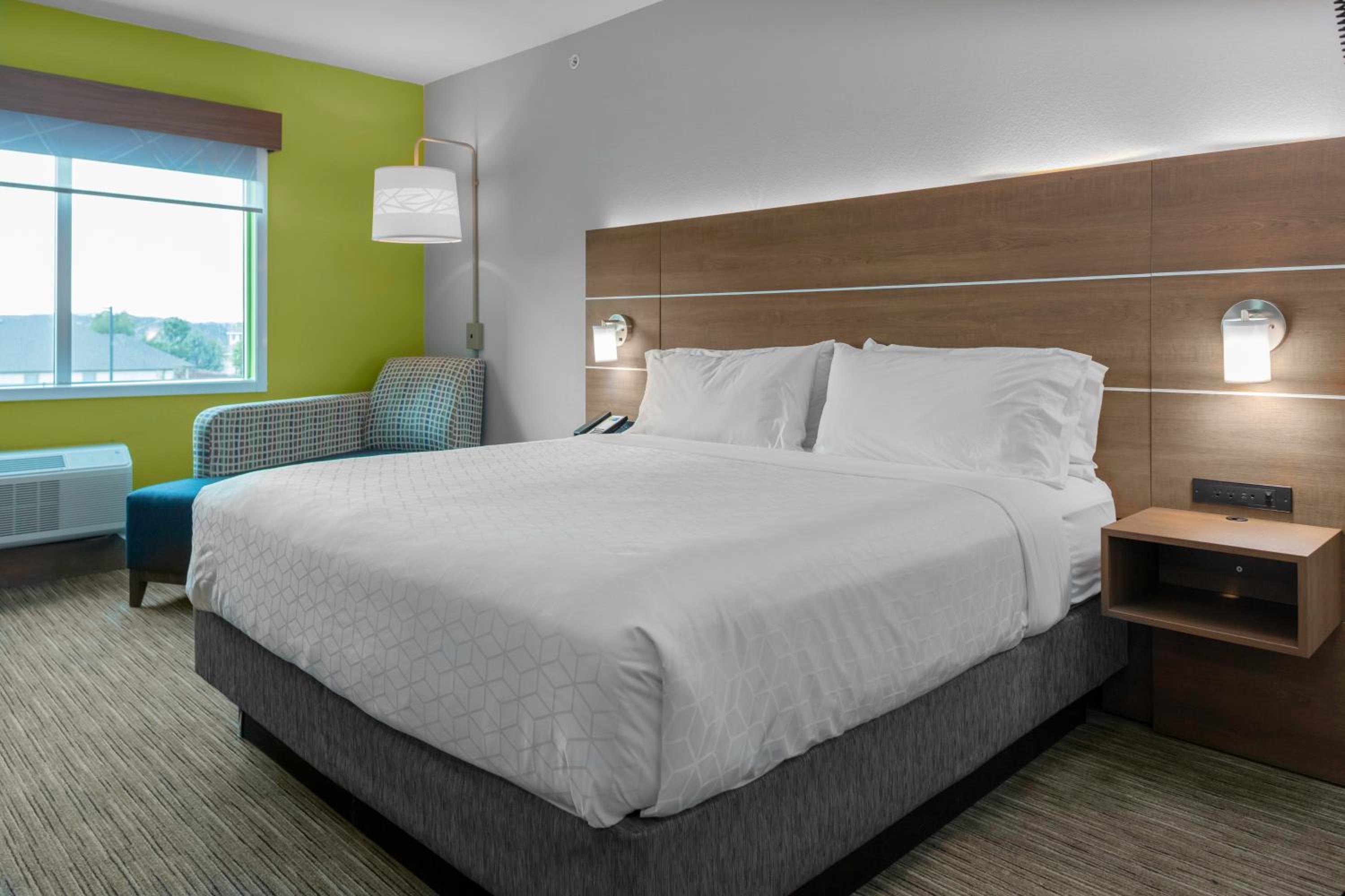 Standard King Room - Photo 2
