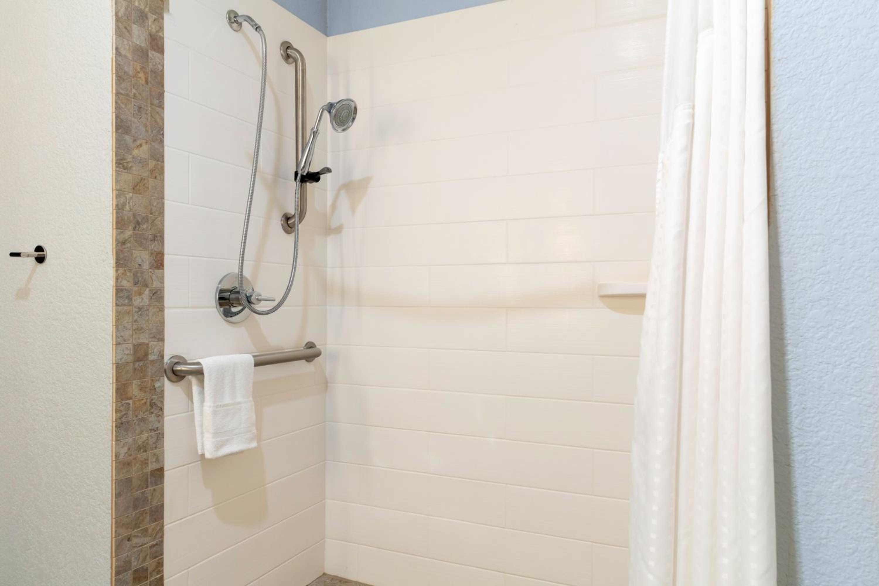 Standard King Room with Mobility Accessible Roll-In Shower - Photo 2