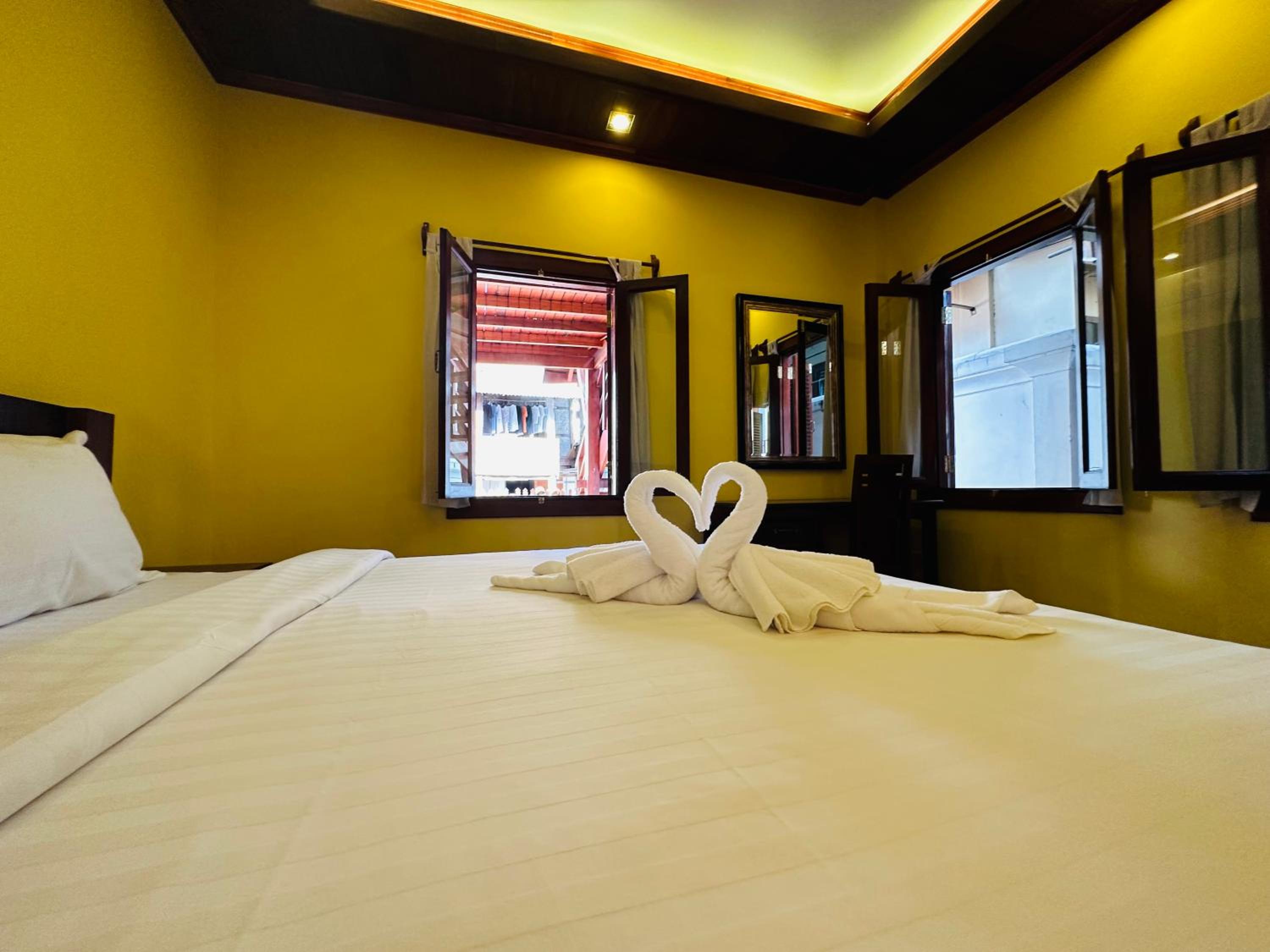 Deluxe Double Room - Photo 14