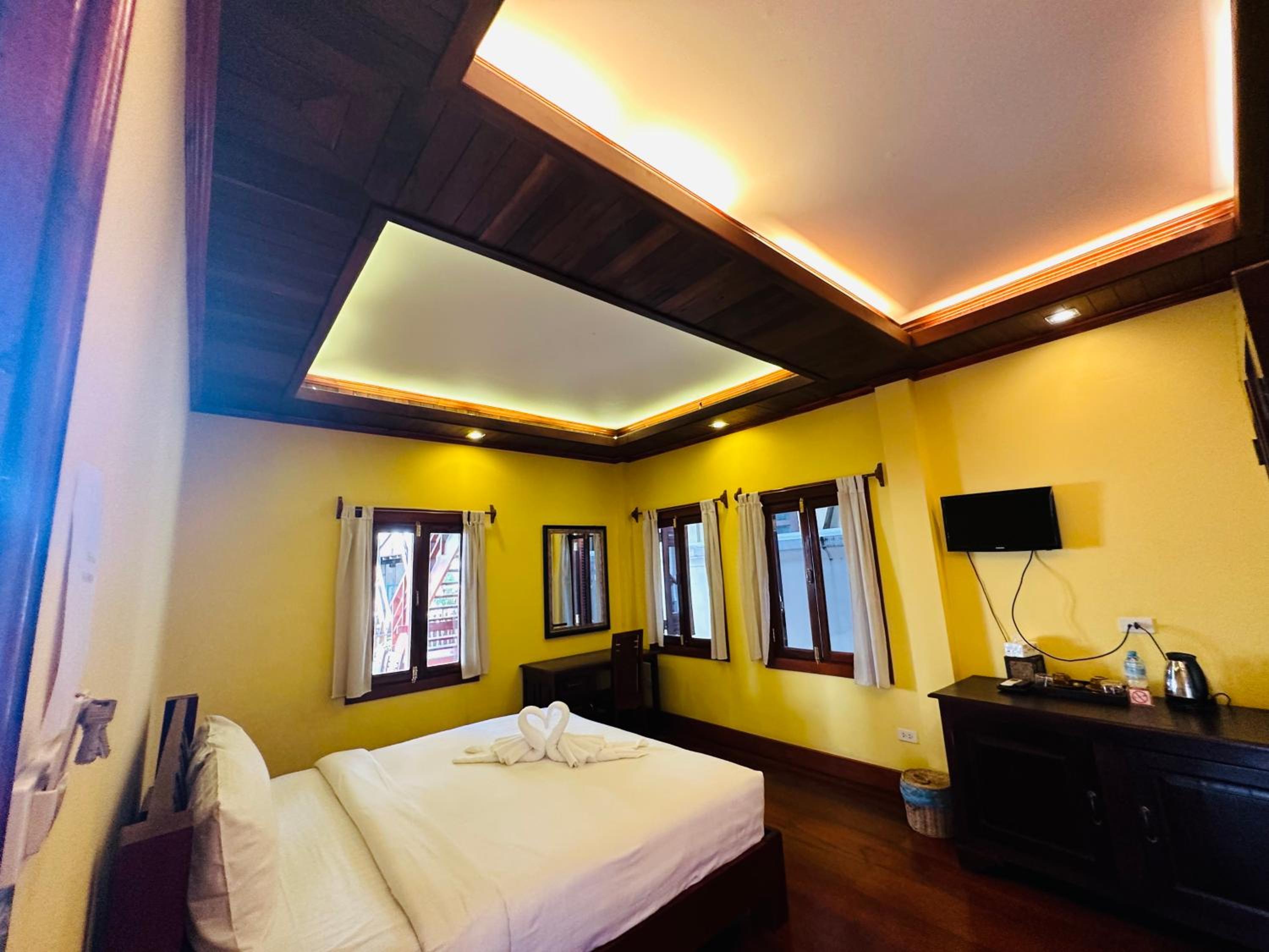 Deluxe Double Room - Photo 8