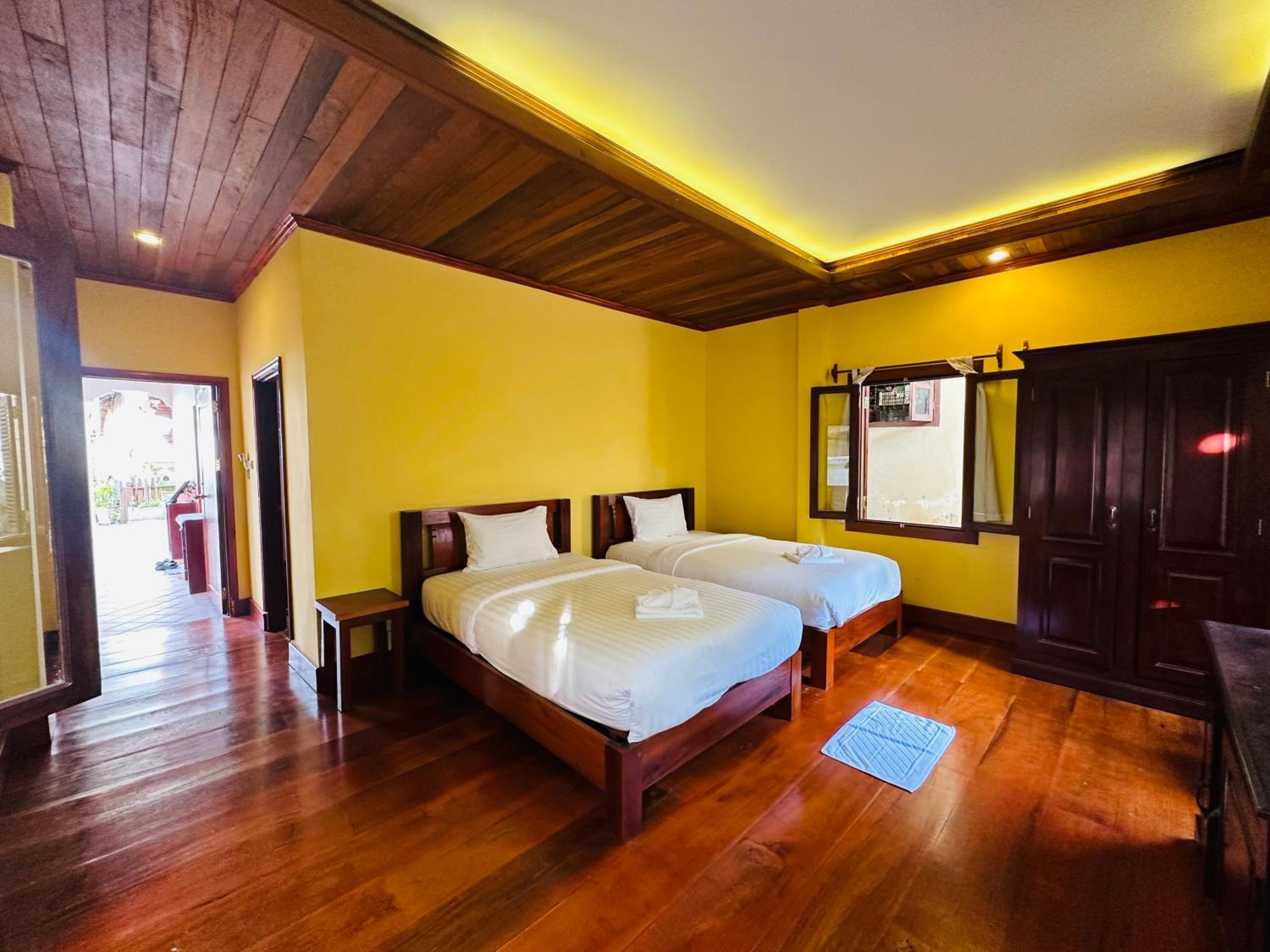 Deluxe Twin Room - Photo 11