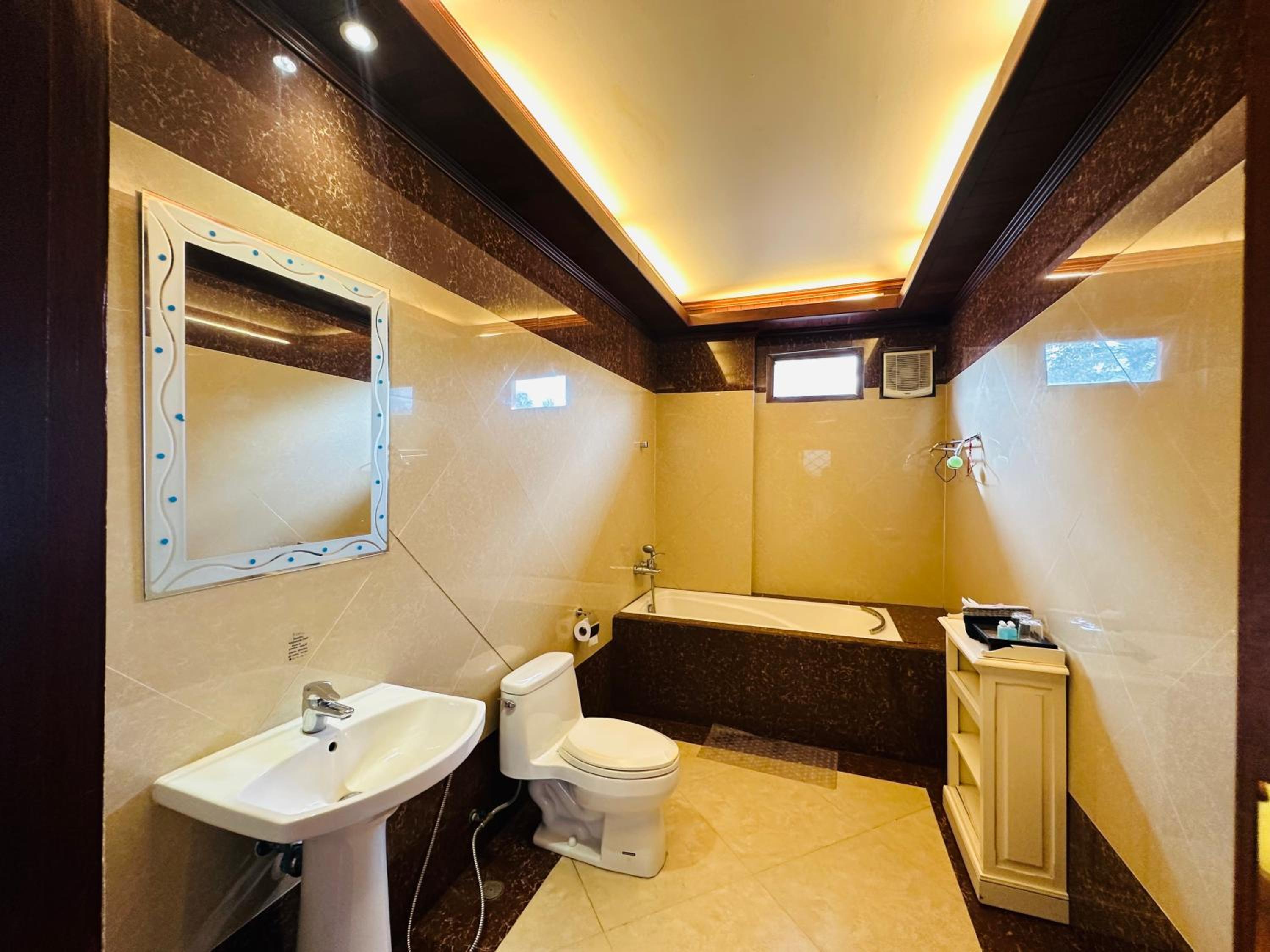 Deluxe Triple Room - Photo 21