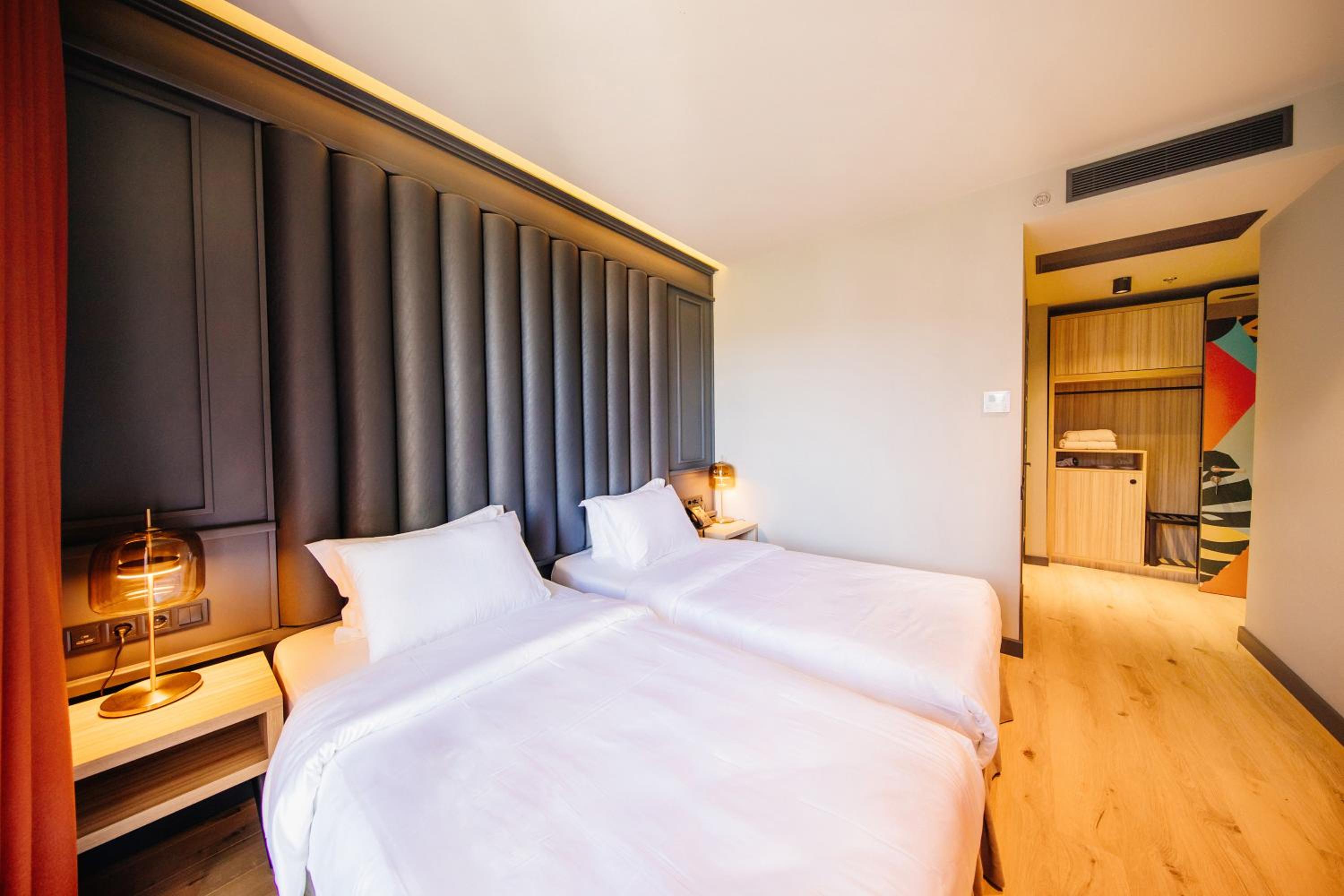Deluxe King Room with Outdoor Bathtub - Photo 6