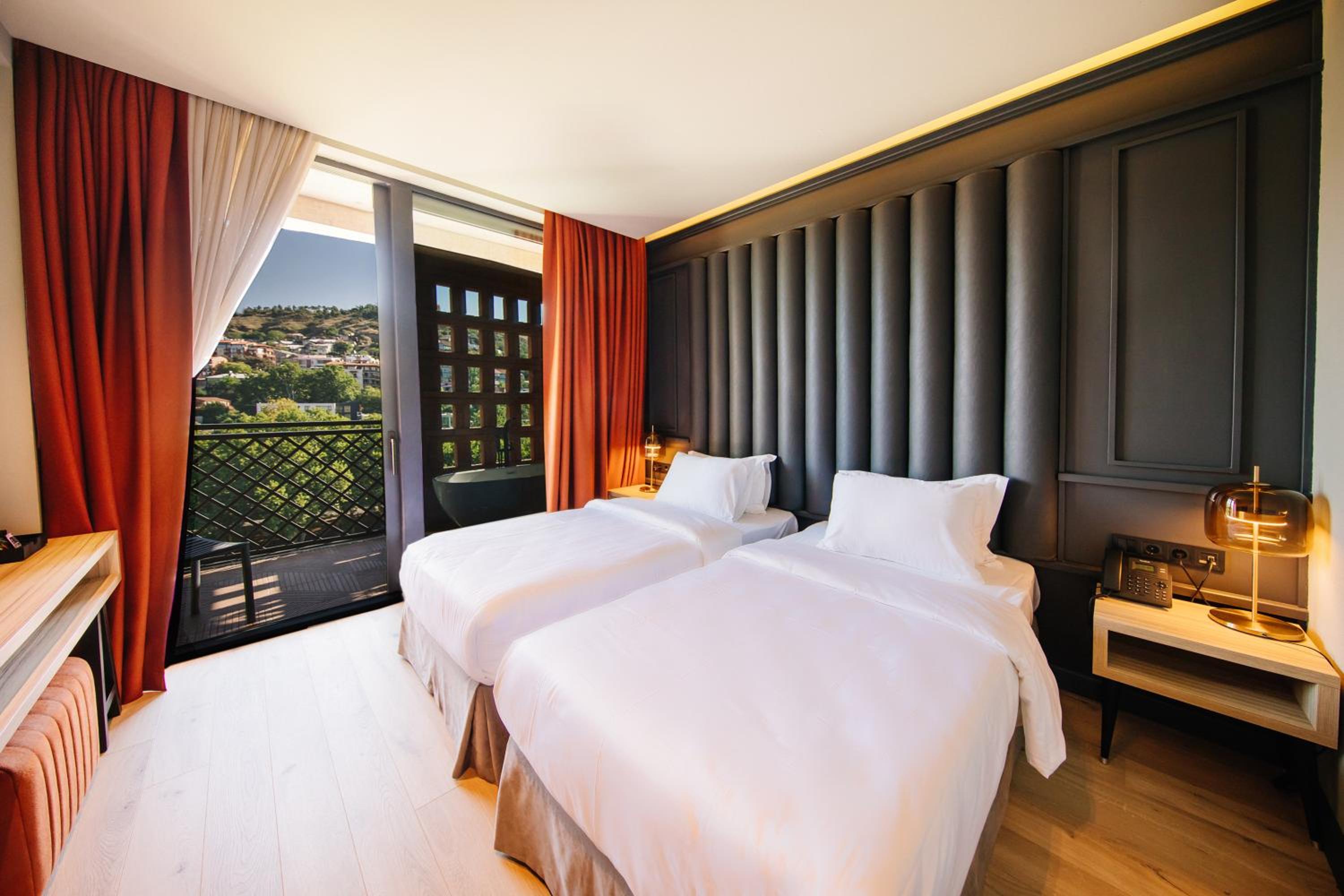 Deluxe King Room with Outdoor Bathtub - Photo 5