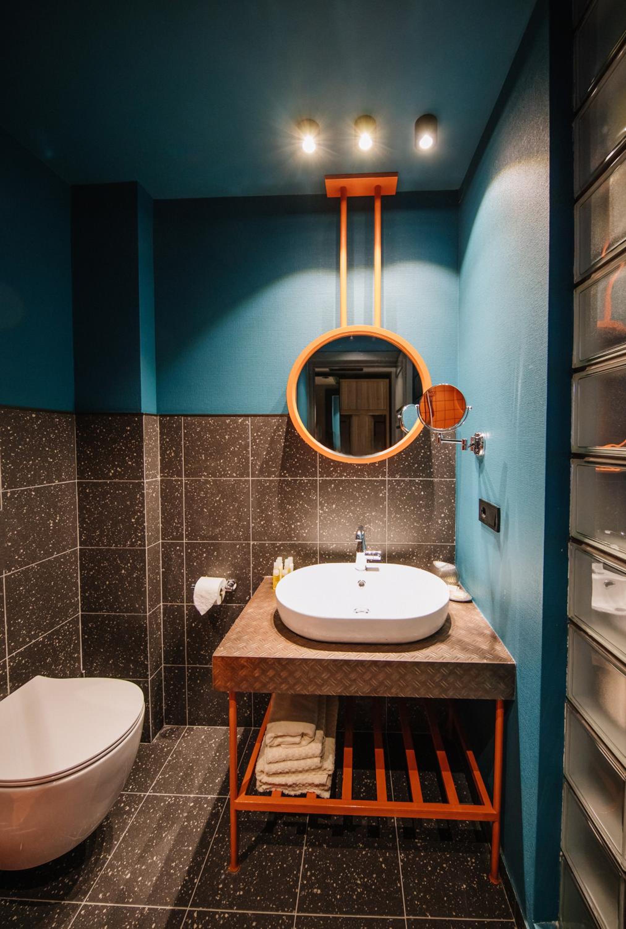 Double or Twin Room with Street View  - Photo 6