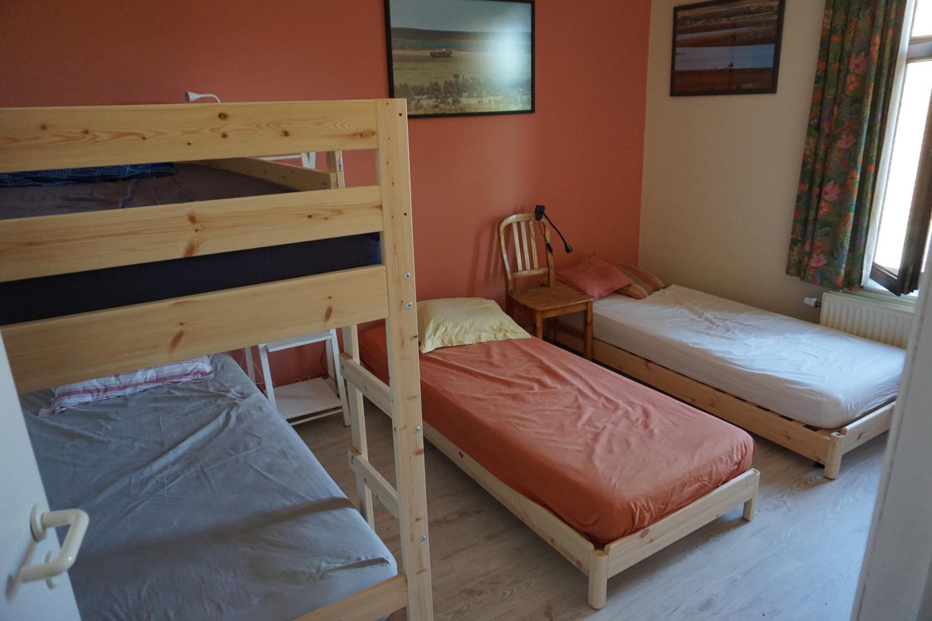 Quadruple Room with Shared Bathroom photo 2