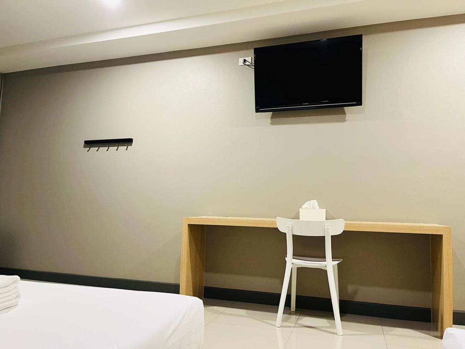 Standard Twin Room - Photo 11