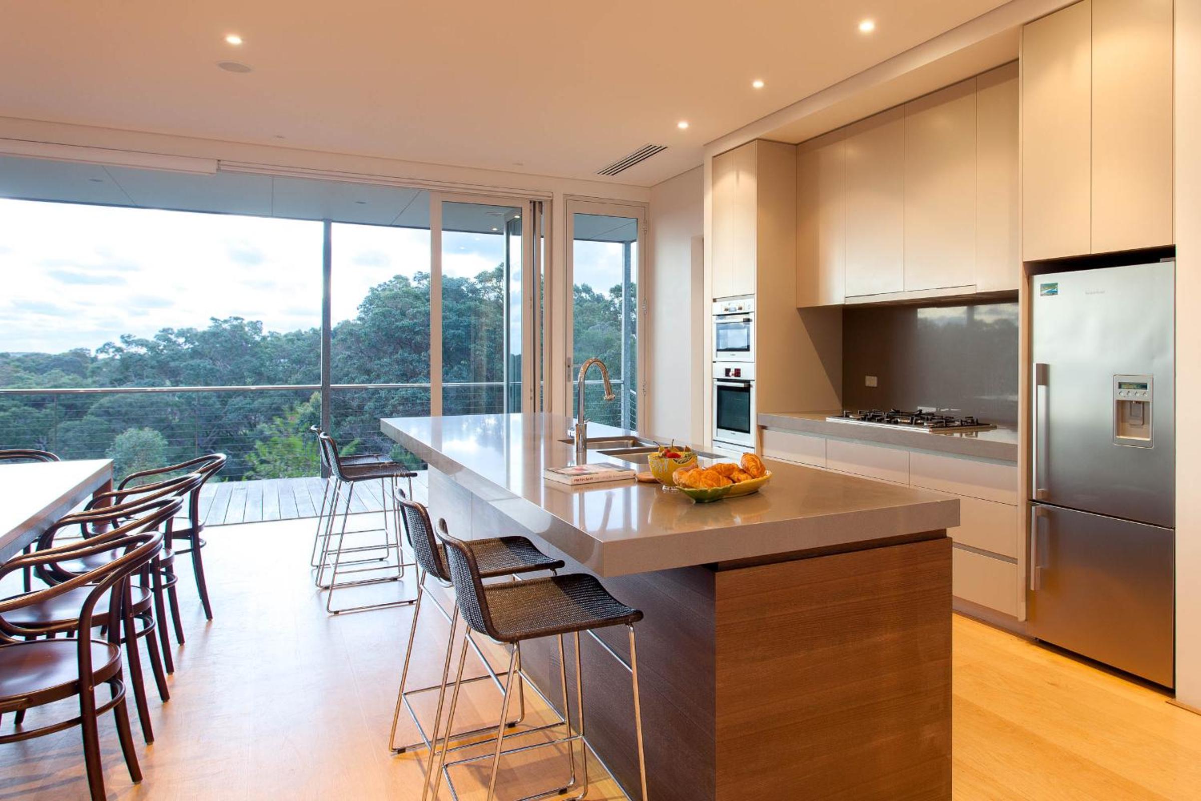 Five-Bedroom House photo 2