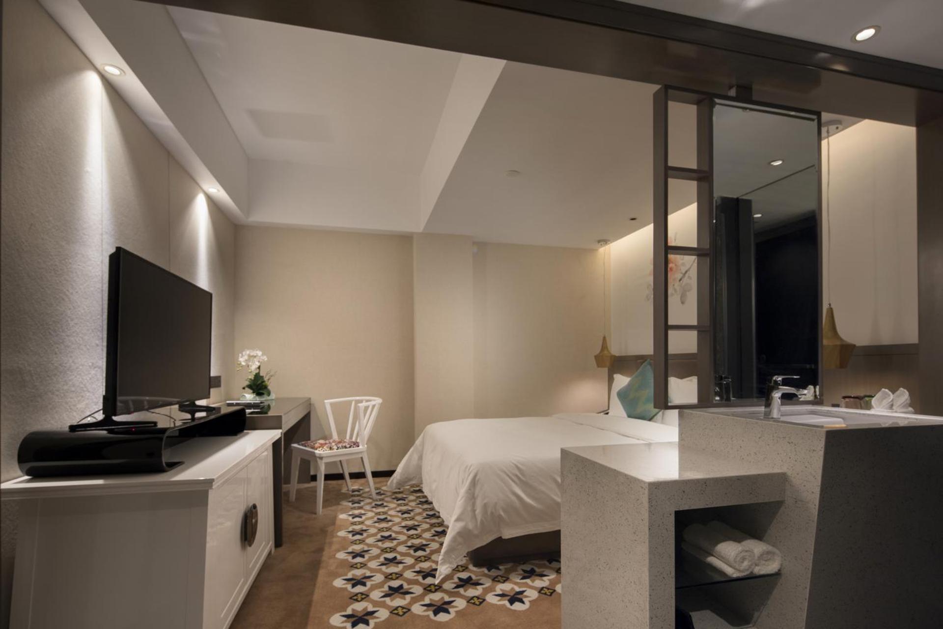 Business King Room