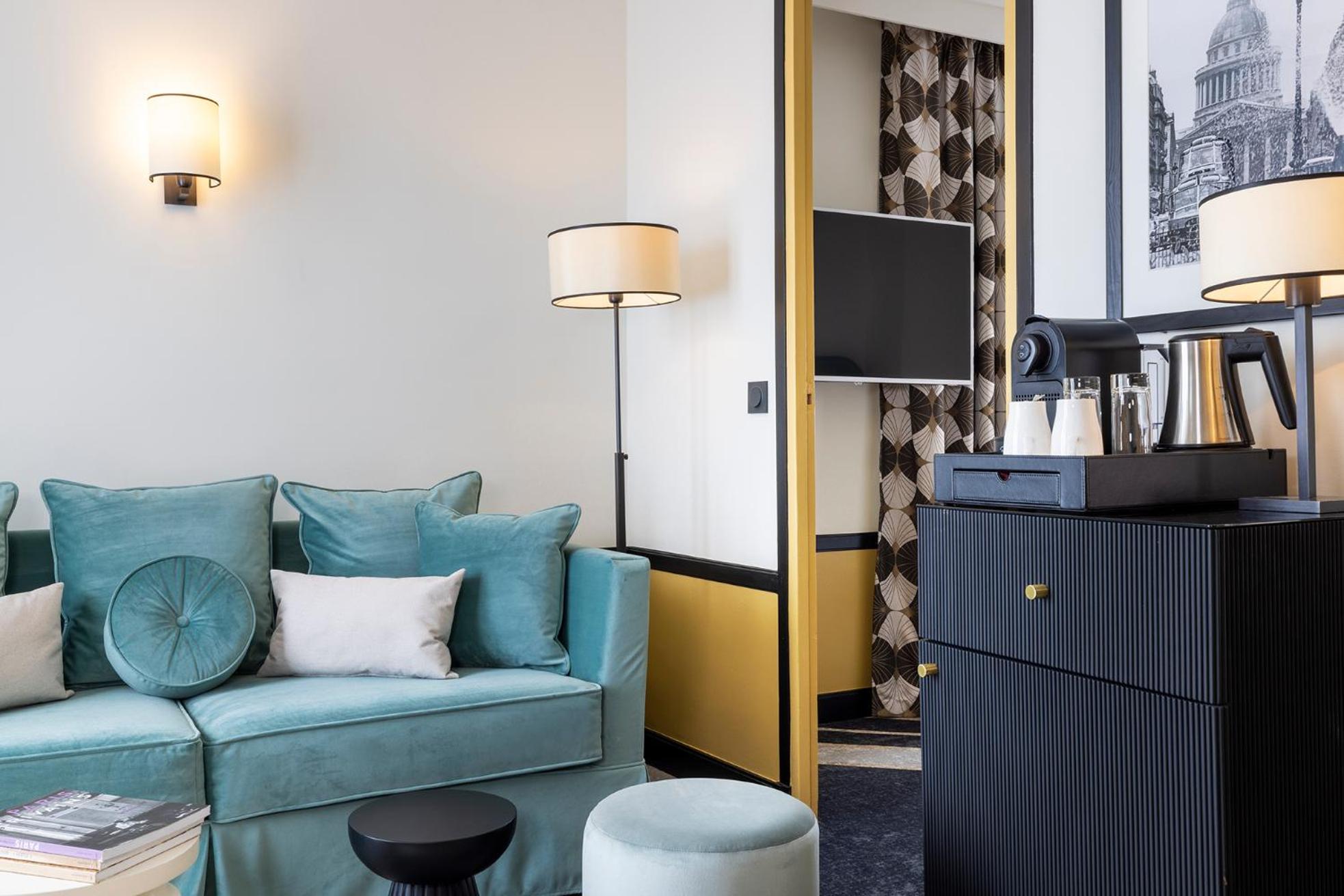 Suite (2 Adults) - Photo 7