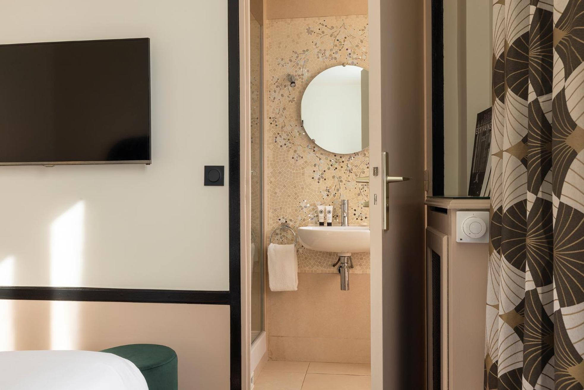 Cozy Double Room - Photo 7