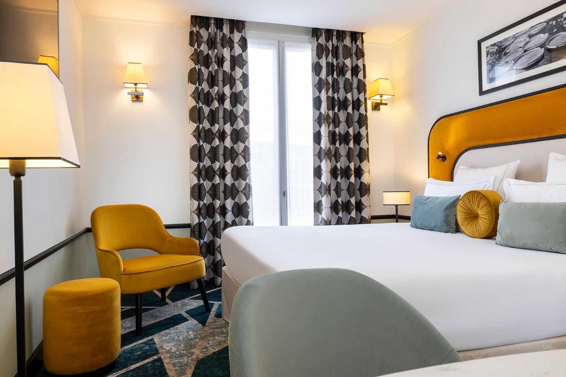 Superior Double Room thumbnail 5
