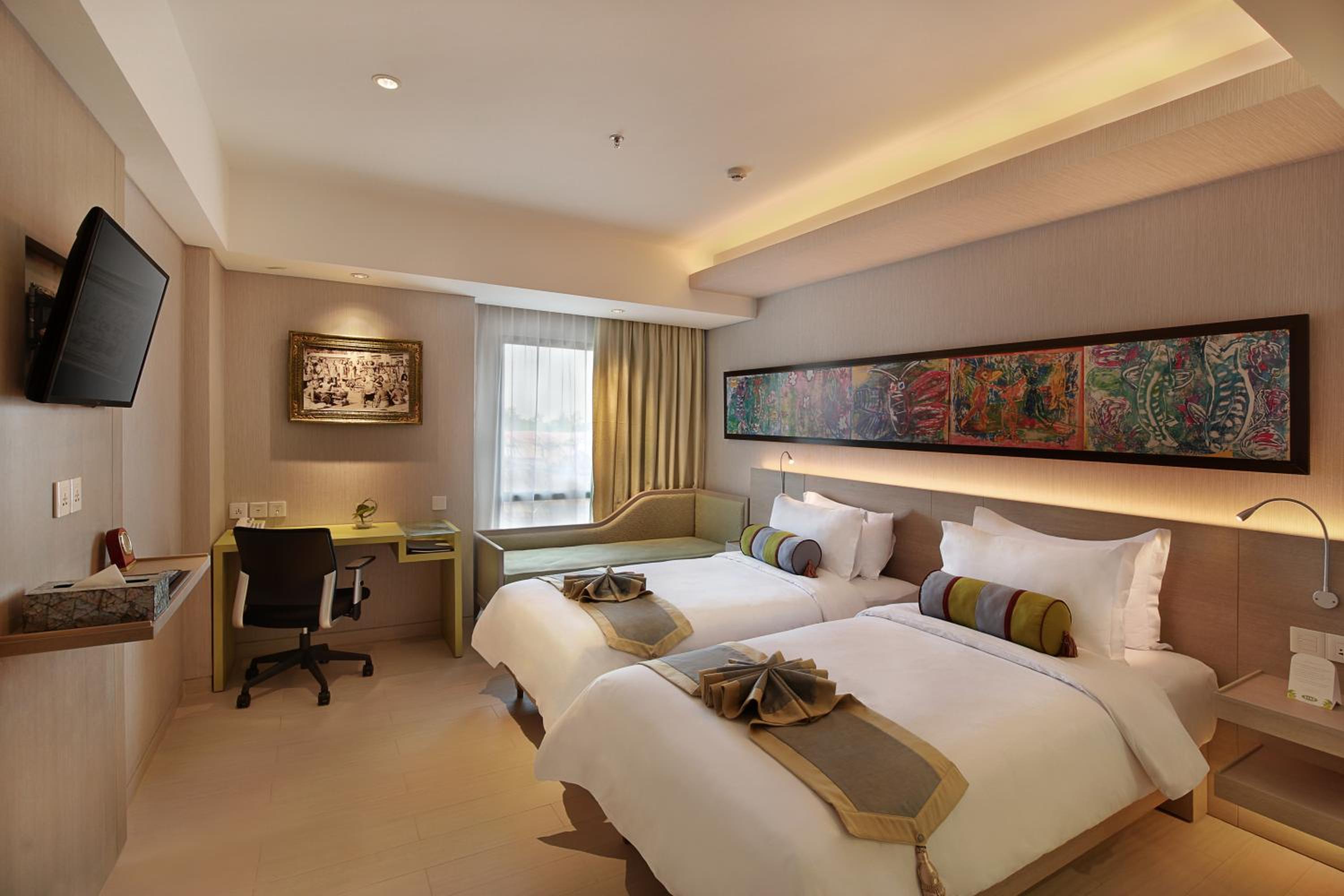 Superior Plus Twin Room thumbnail 6