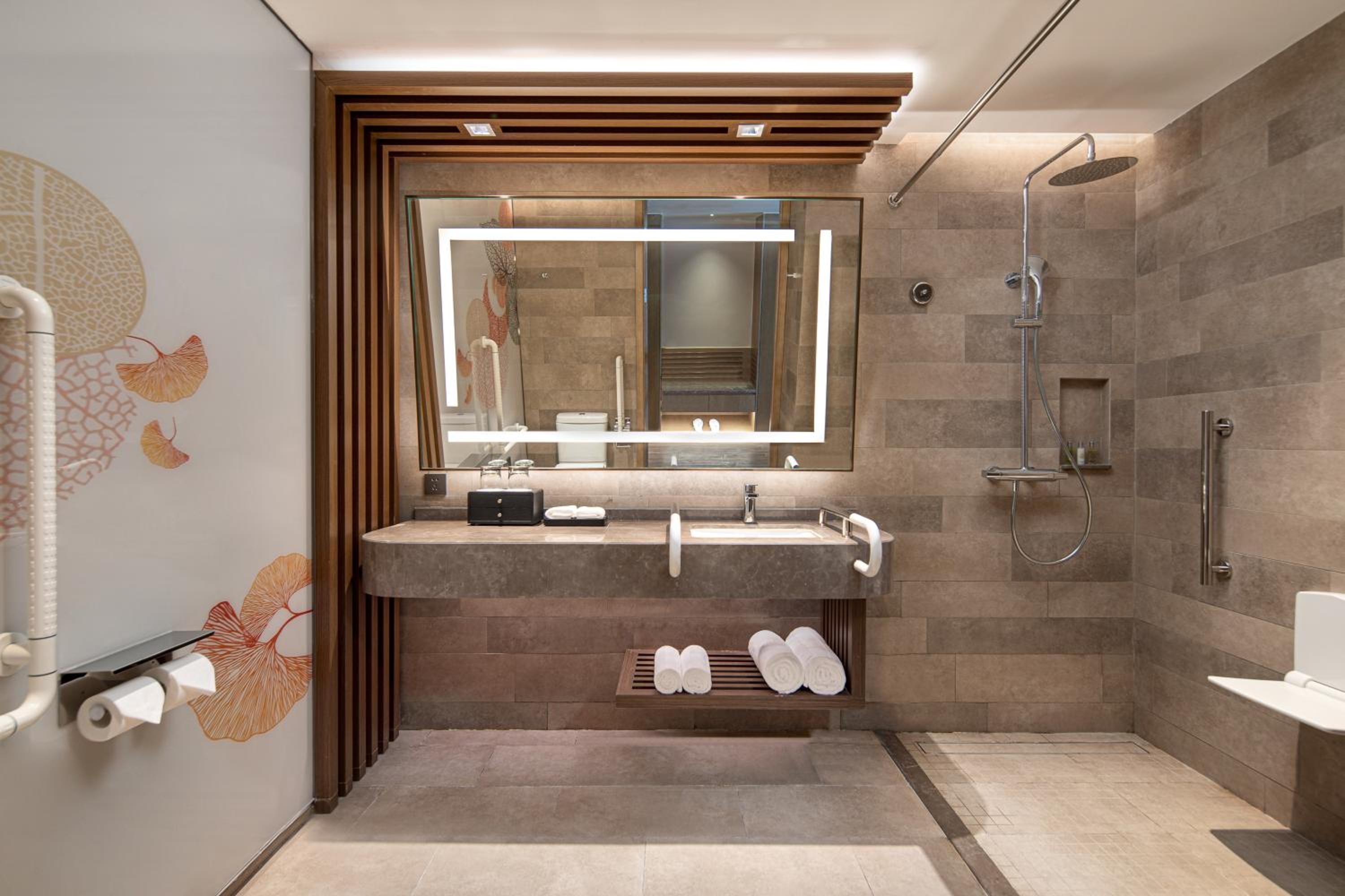 King Room - Mobility Accessible  - Photo 4