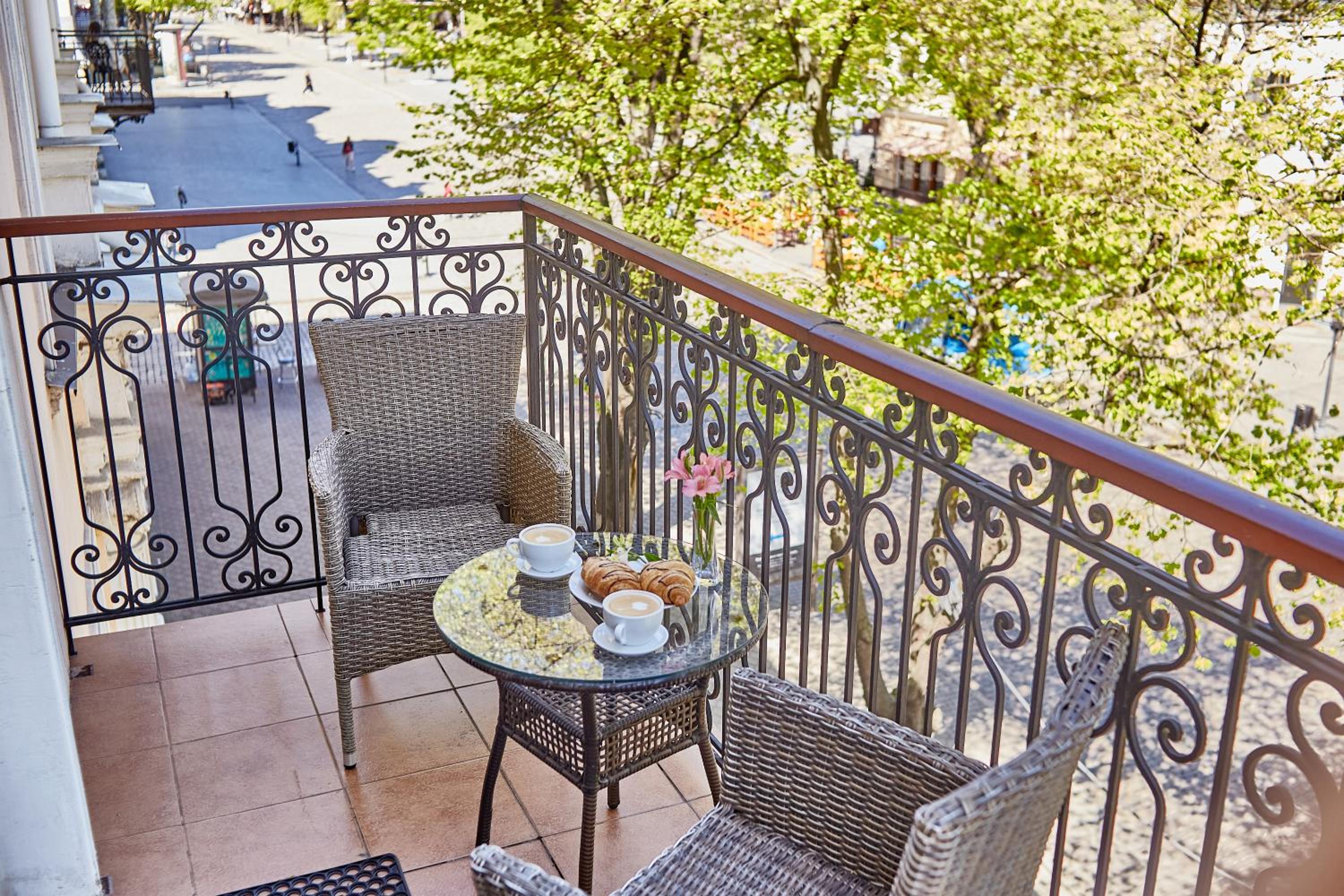 Deluxe Double Room with Balcony photo 2