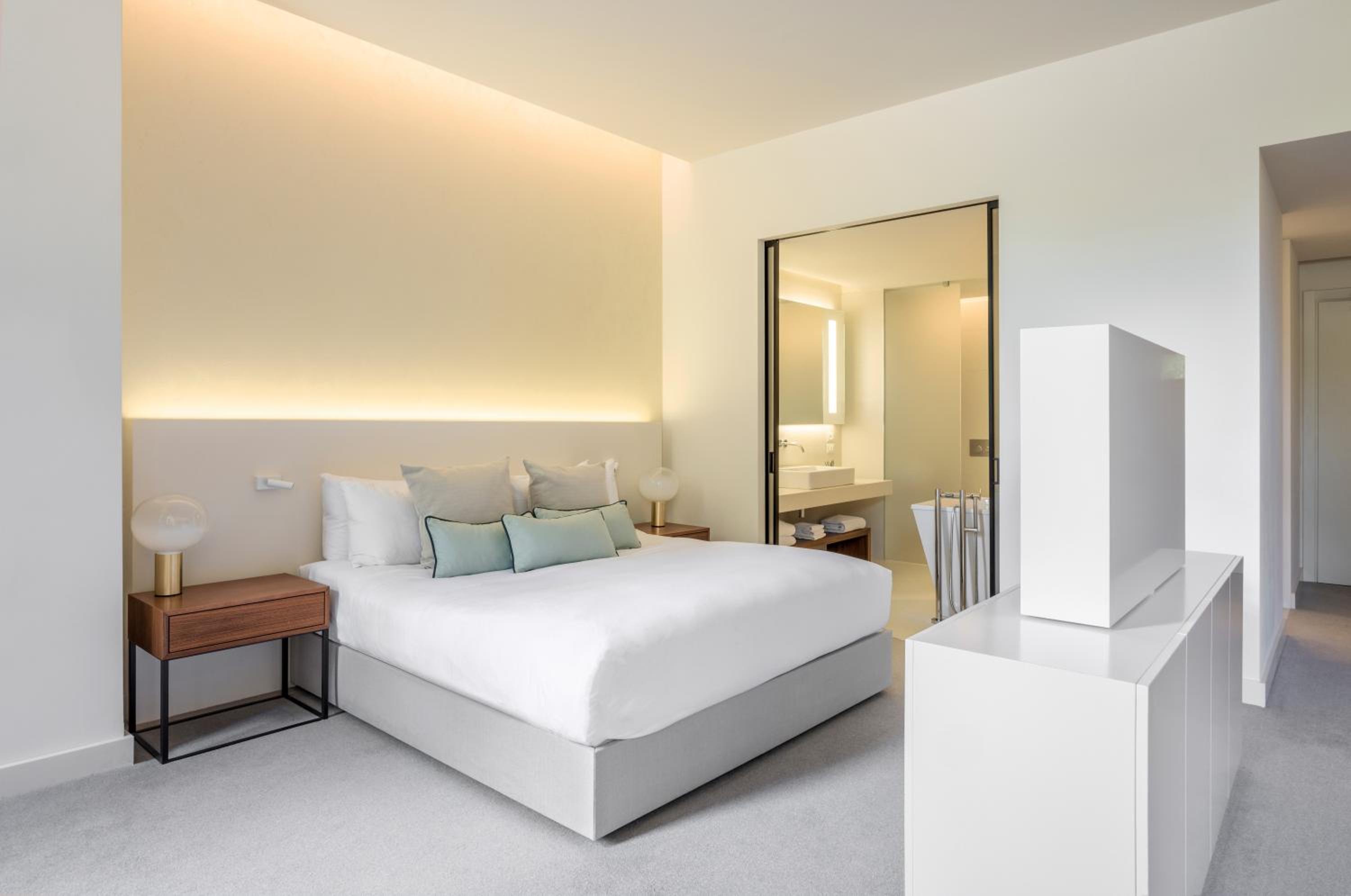 Premium Family Room with King Bed - Photo 1